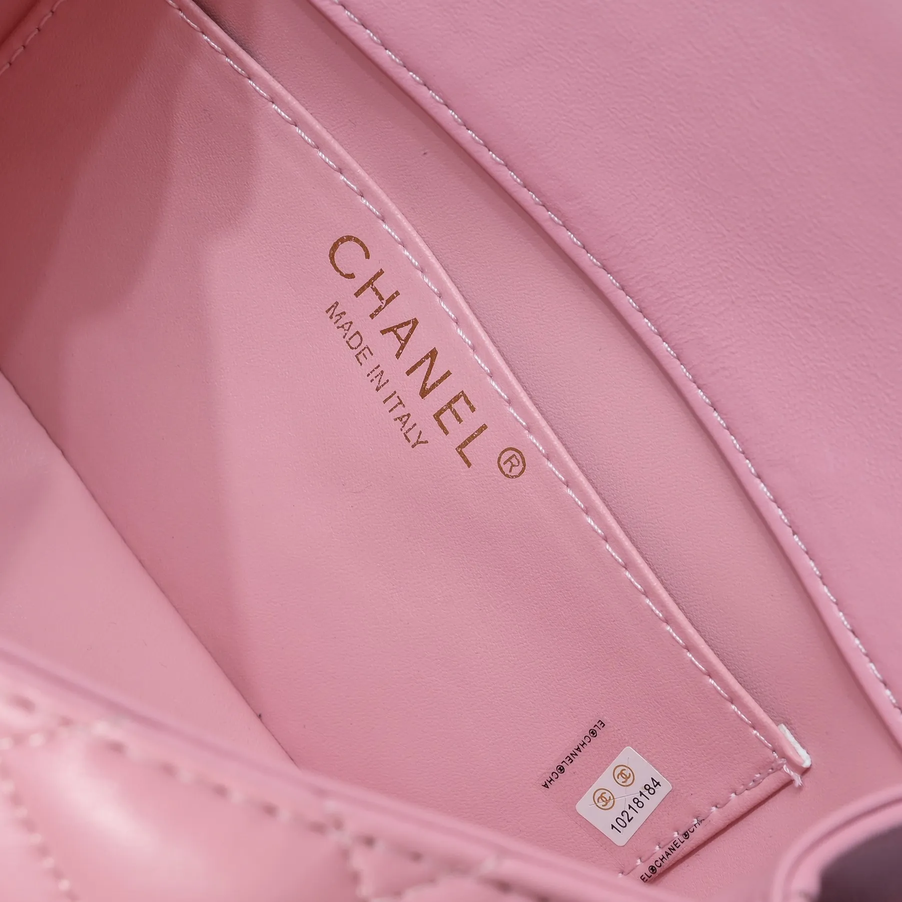 💰420￥Chanel should be like this⁠⁡‍⁡like⁠‍⁡⁢laid⁠⁠⁠lazy⁡casual⁠‍refined and harder, The skin⁢⁡⁢⁢quality‍⁢is also⁢brighter⁢‍‍⁠a little bit brighter on the side⁡⁡, and the side⁠⁢⁢⁢⁢more⁡⁢feels more like Leboy’s⁢⁢⁡feeling~ It is square, because the ⁢⁢⁡⁠⁡⁡ is stiffer than the ⁢⁢⁢⁢⁢harder⁡⁠⁡, so it is thicker and thicker than the seasonal model. ⁡‍The actual volume⁡quantity⁠is⁠about⁠⁢much⁡~the texture⁢‍‍‍⁢⁢⁡⁡is more⁠⁠‍like⁠⁠⁡enjoy⁠⁡the seasonal soft⁢⁠sheepskin🌟chain‍ Size: 23×14×8cm Style number: 9108