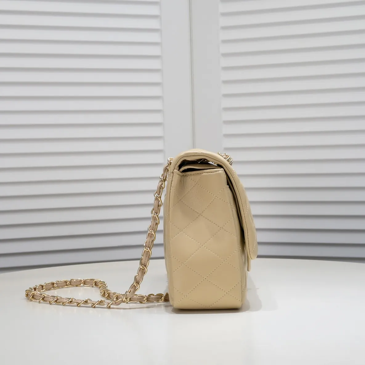 💰460￥Apricot [color] Chanel [color] century classic, carefully crafted with exquisite workmanship of every stitch and thread, imported sheepskin with original hardware, full rhombus 💯The shape of the whole bag is particularly perfect in softness 👍👍😔😔Classic and irresistible, size: 30X18X8cm, style number: 1113