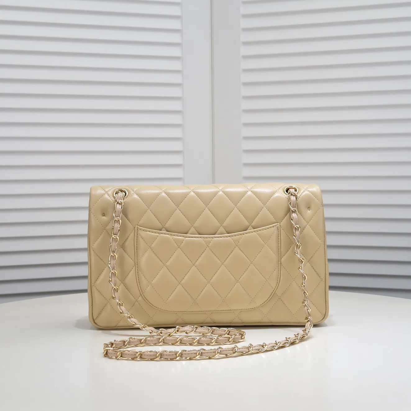 💰460￥Apricot [color] Chanel [color] century classic, carefully crafted with exquisite workmanship of every stitch and thread, imported sheepskin with original hardware, full rhombus 💯The shape of the whole bag is particularly perfect in softness 👍👍😔😔Classic and irresistible, size: 30X18X8cm, style number: 1113