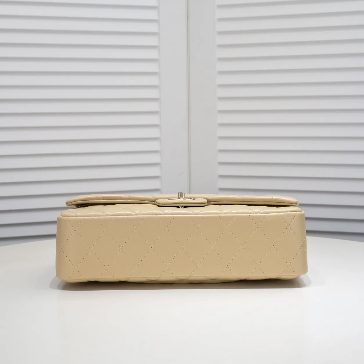 💰460￥Apricot [color] Chanel [color] century classic, carefully crafted with exquisite workmanship of every stitch and thread, imported sheepskin with original hardware, full rhombus 💯The shape of the whole bag is particularly perfect in softness 👍👍😔😔Classic and irresistible, size: 30X18X8cm, style number: 1113