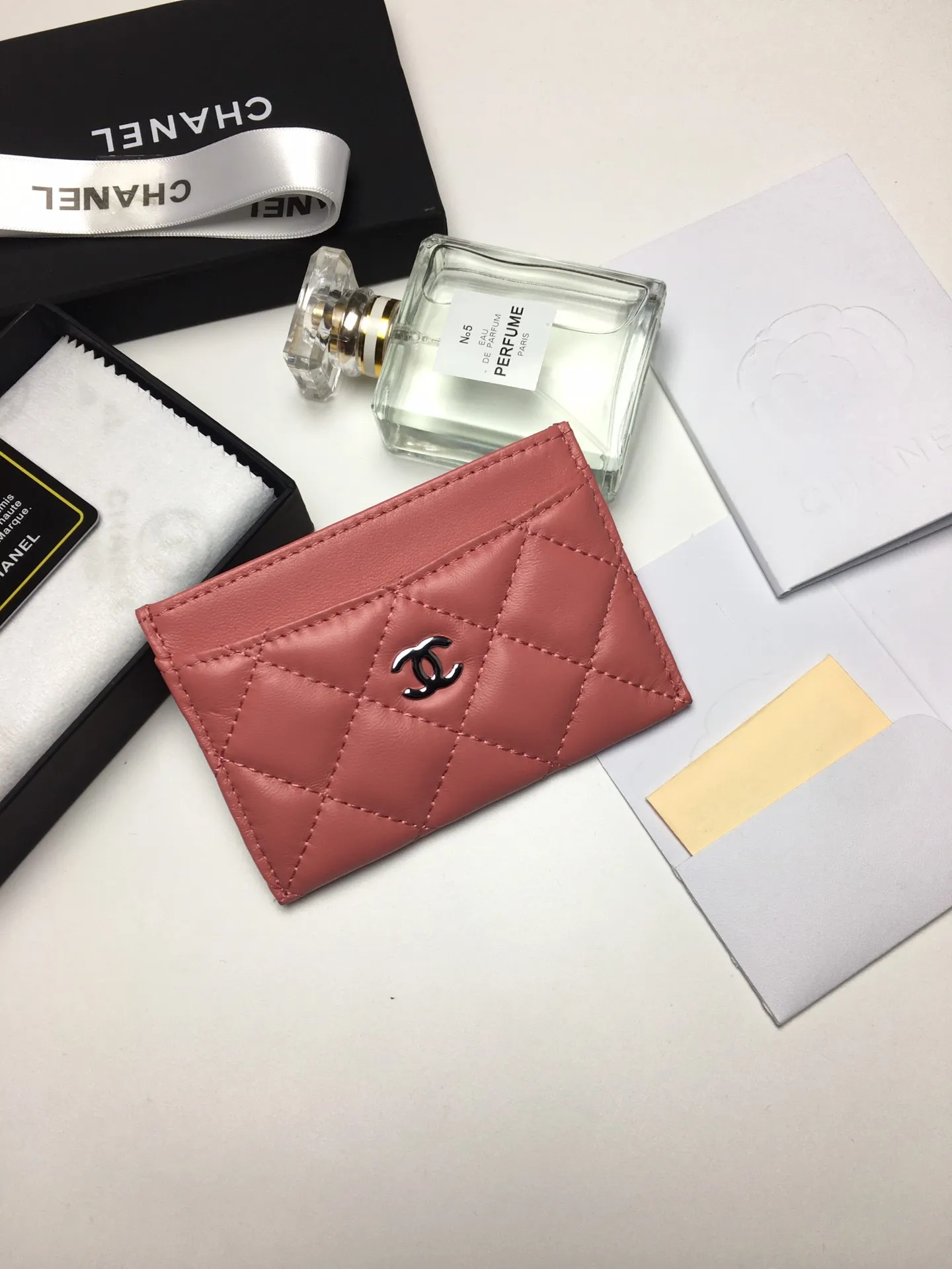 💰90 CHANEL Chanel counter card holder👍Model number: AP446 Size: 7.5×11.2×0.5cm Full sheepskin inside and outside + silver hardware😍😍Fine workmanship High-end quality [Rose] Complete accessories