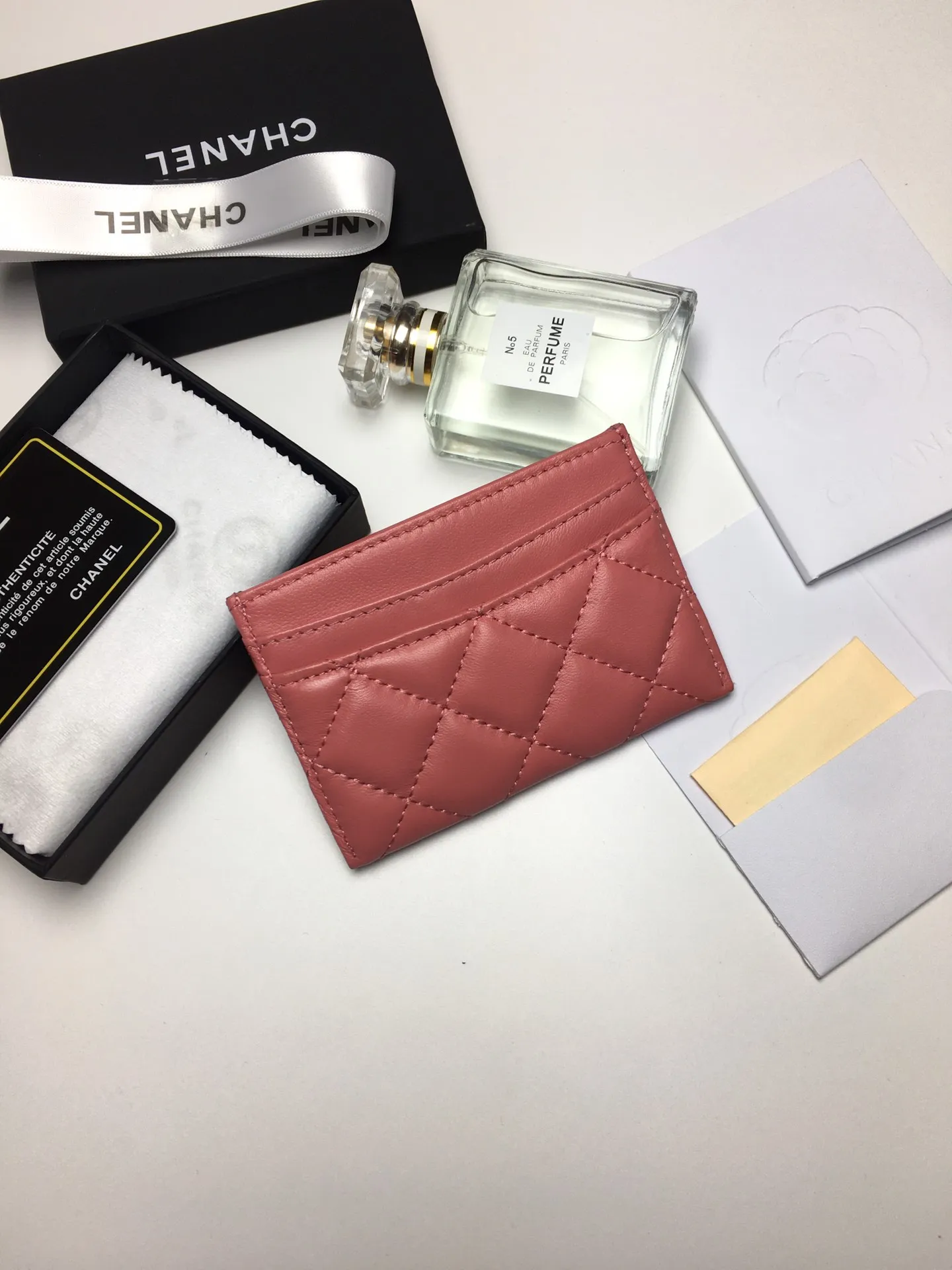 💰90 CHANEL Chanel counter card holder👍Model number: AP446 Size: 7.5×11.2×0.5cm Full sheepskin inside and outside + silver hardware😍😍Fine workmanship High-end quality [Rose] Complete accessories