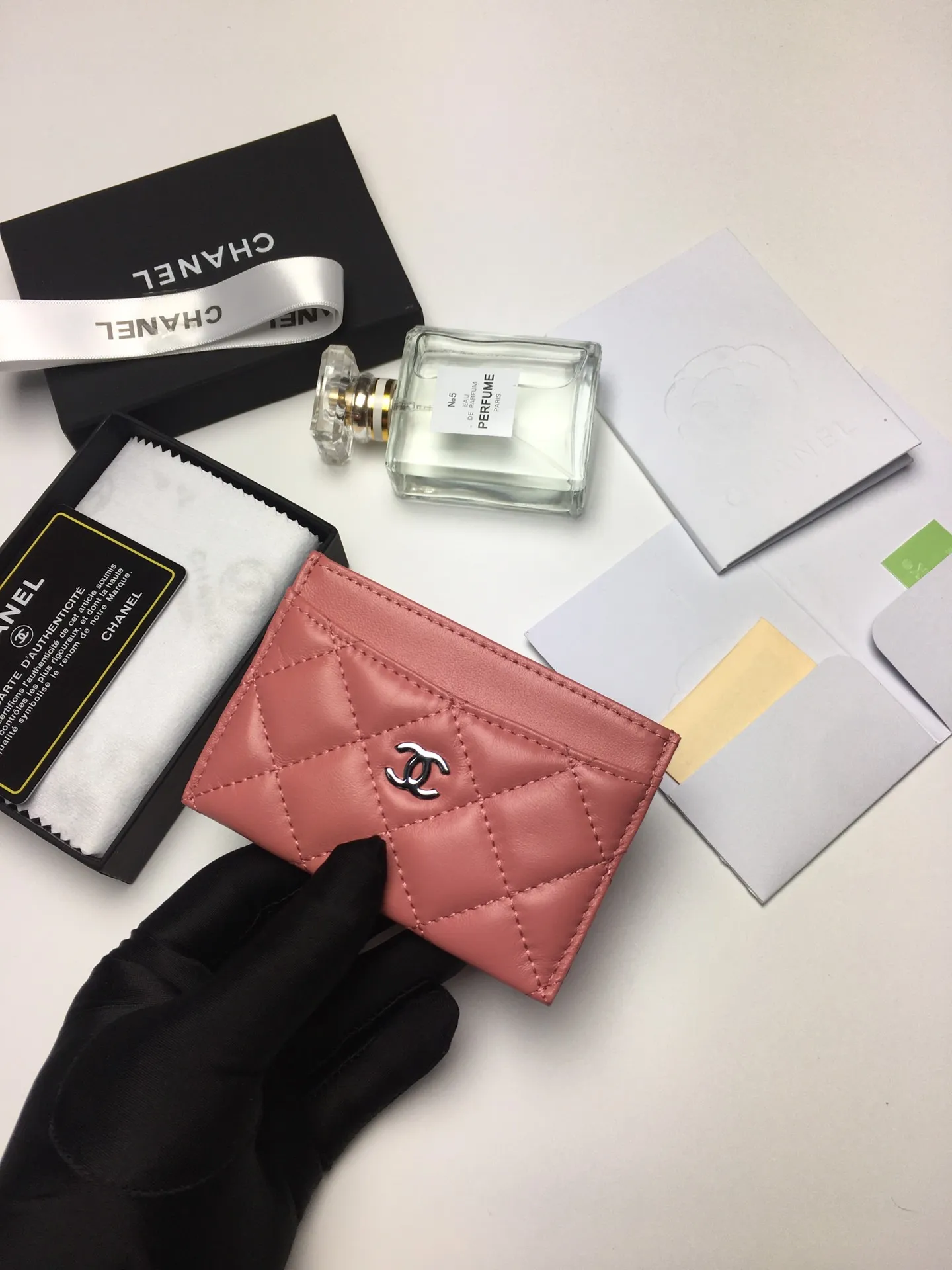 💰90 CHANEL Chanel counter card holder👍Model number: AP446 Size: 7.5×11.2×0.5cm Full sheepskin inside and outside + silver hardware😍😍Fine workmanship High-end quality [Rose] Complete accessories