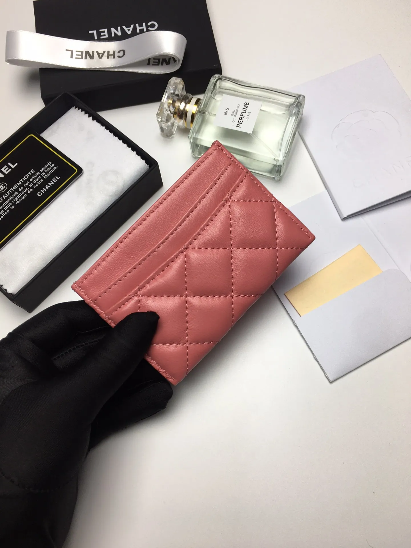 💰90 CHANEL Chanel counter card holder👍Model number: AP446 Size: 7.5×11.2×0.5cm Full sheepskin inside and outside + silver hardware😍😍Fine workmanship High-end quality [Rose] Complete accessories