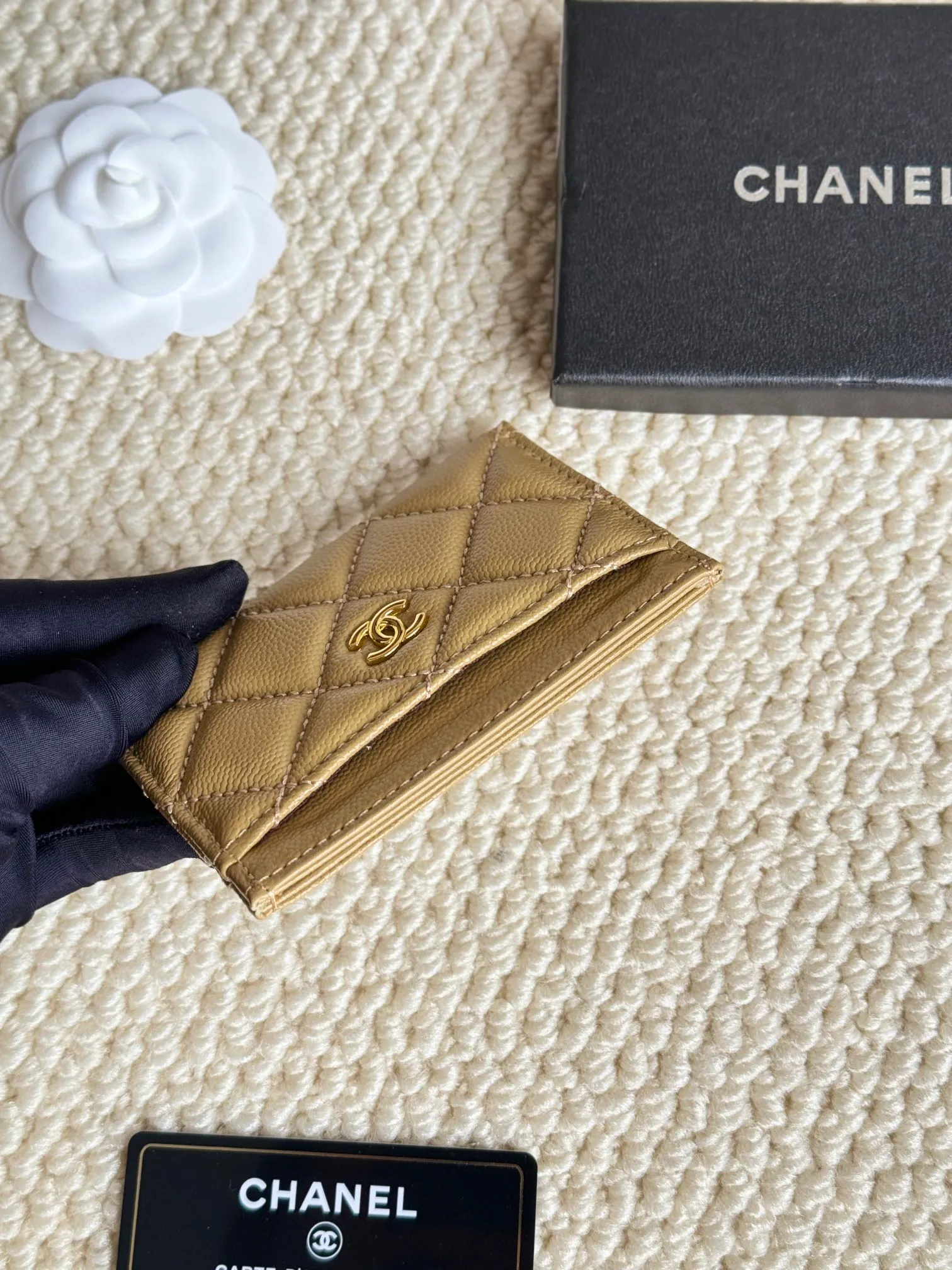 💰100Chanel Chanel counter classic card holder Model number: AP456 Made of cowhide caviar, a classic and timeless mini card holder. Super cute😍 Size: 7.5×11.2×0.5cm Fine workmanship and high-end quality