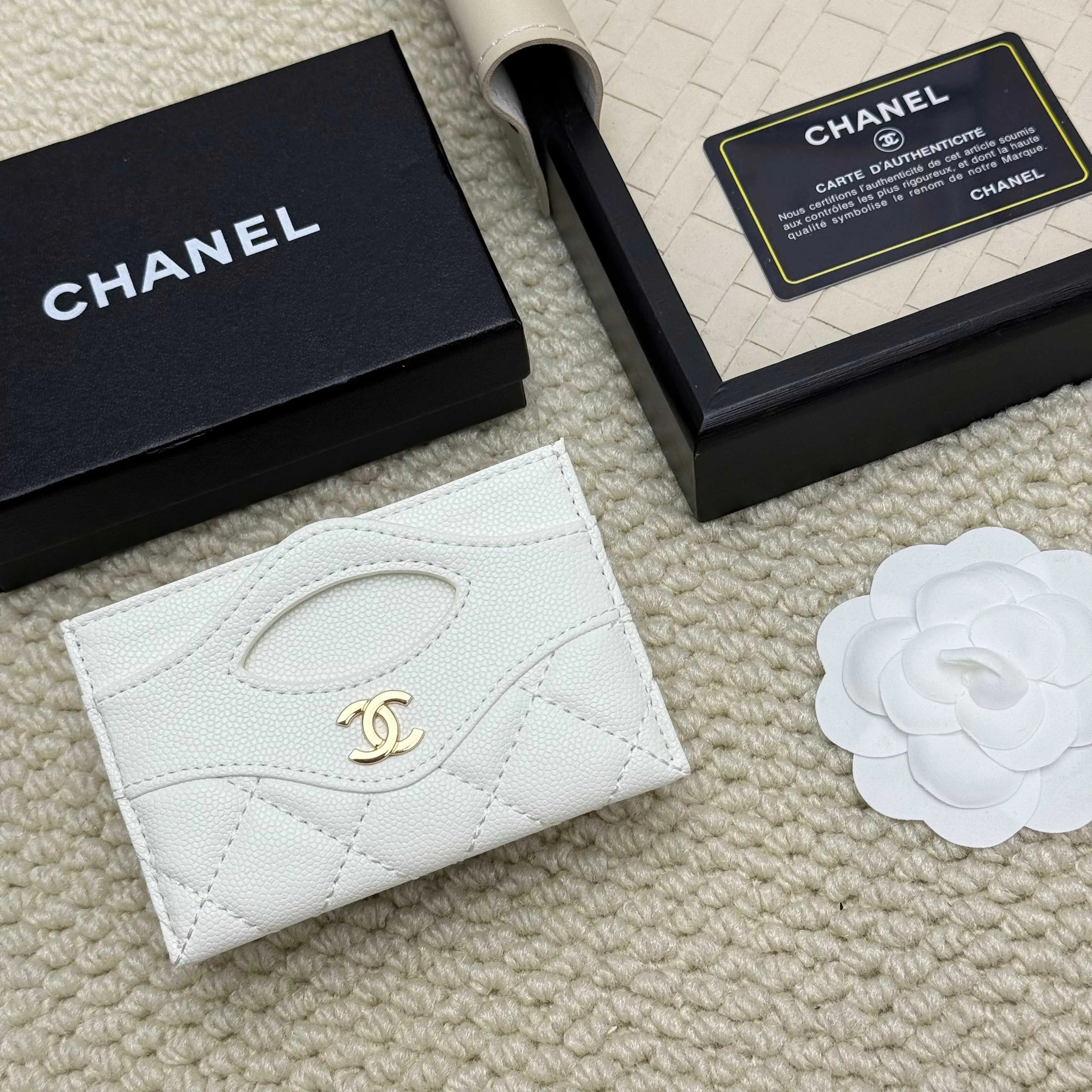 💰110 Chanel's new model, model: AP7776 31 card holder, sheepskin ball pattern. This new 31 card holder comes in several cute pink colors and can hold 6 or 7 cards no problem❣️ Size: 8*11