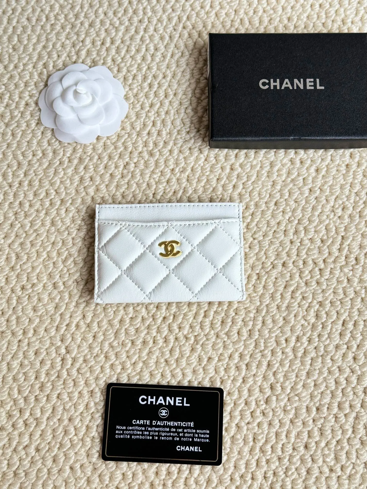 💰100Chanel Chanel counter classic card holder Model number: AP456 Made of sheepskin, a classic and timeless mini card holder. Super cute😍 Size: 7.5×11.2×0.5cm Fine workmanship and high-end quality