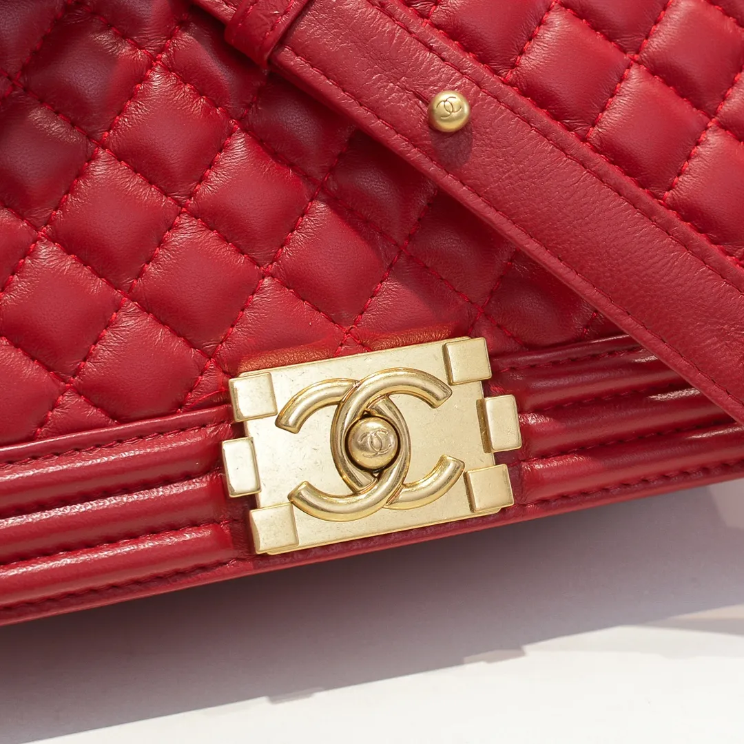 💰420￥ (Full sheepskin with original hardware) [Smile] Chanel Chanel 👑 Lambskin [Lightning] Thickened electroplated hardware accessories 🌈 The workmanship is comparable to the original order 💪 The bottom can be pinched and rebounded without trace, absolutely spot-on and real-life, fashionable and durable 💪💪 High-end quality, no pressure in and out of the drill cabinet 💏, size 25*15*8cm, style number: 67086 gold slip