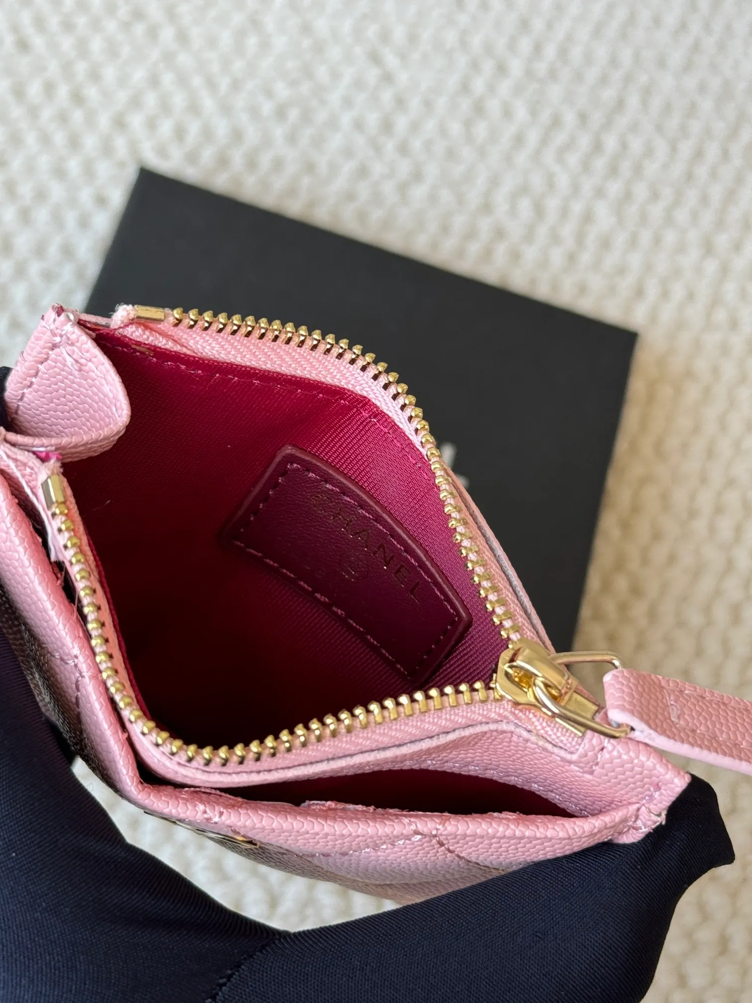 💰120 Chanel single-pull card holder can hold four cards and change, can be held in hand, can be put in the bag, easy to store, small and cute mini card holder, made of cowhide, model number A84105, size: 9x11.5cm​