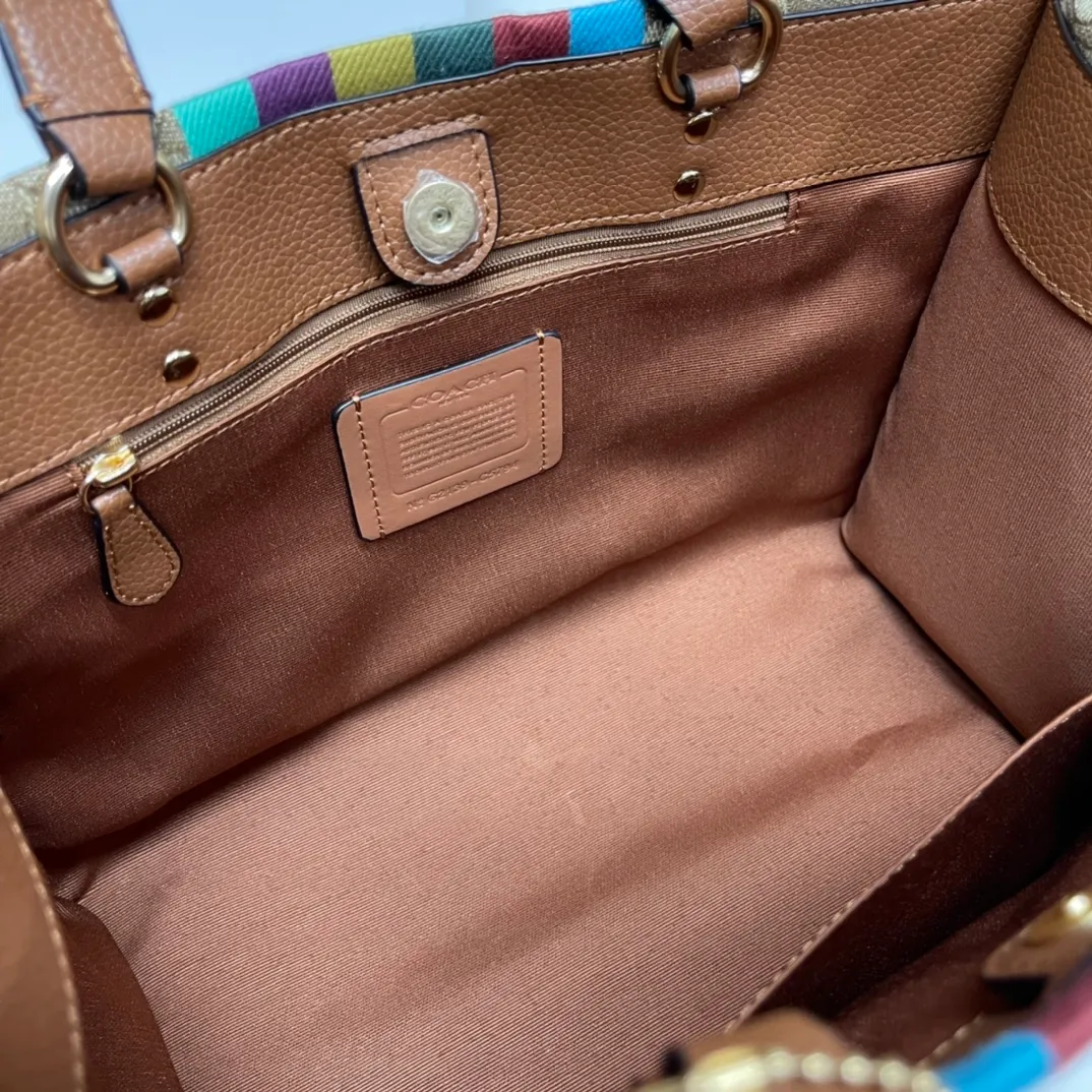 Top original order 400 in batches💰. Coach/Coach new model: 5794 new Dempsey series tote bag, single shoulder crossbody bag, printed canvas fabric, fashionable and versatile style ~ length 30 height 23 width 13cm🌸