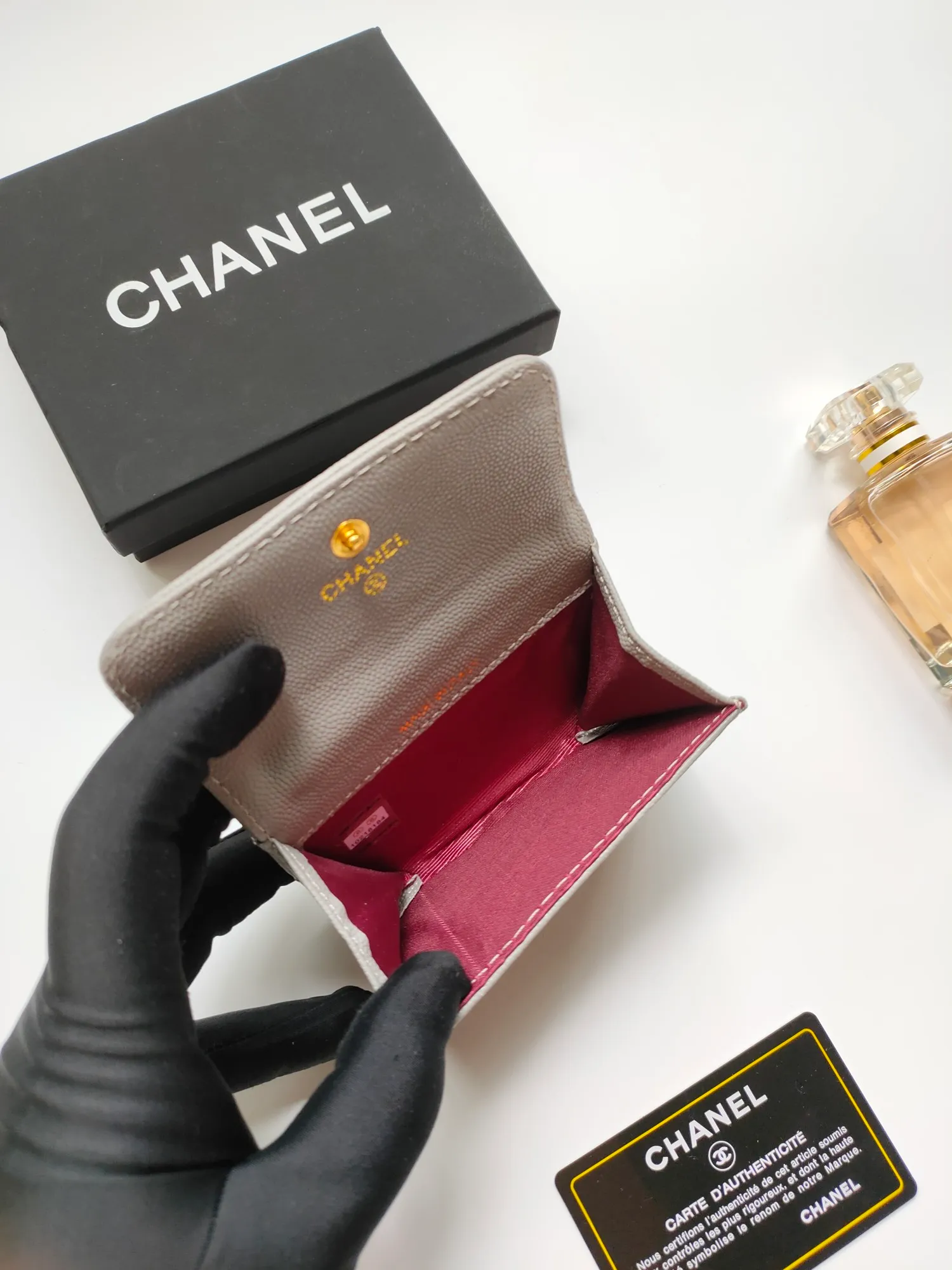 💰140💰 Model AP6118 CHANEL 22k embossed hardware, new double C large lgo with exquisite replica flavor, very beautiful, official website 2023 latest 🆕Card holder Caviar medium ball grain cowhide is scratch-resistant, super glossy, no problem to put about 10 cards, one card can be placed in the cover card slot, and cards + coins can also be placed in the middle It is troublesome to carry a bag that is too big in summer, so it is suitable to put it in a mini bag, which is also convenient to carry in your pocket😍