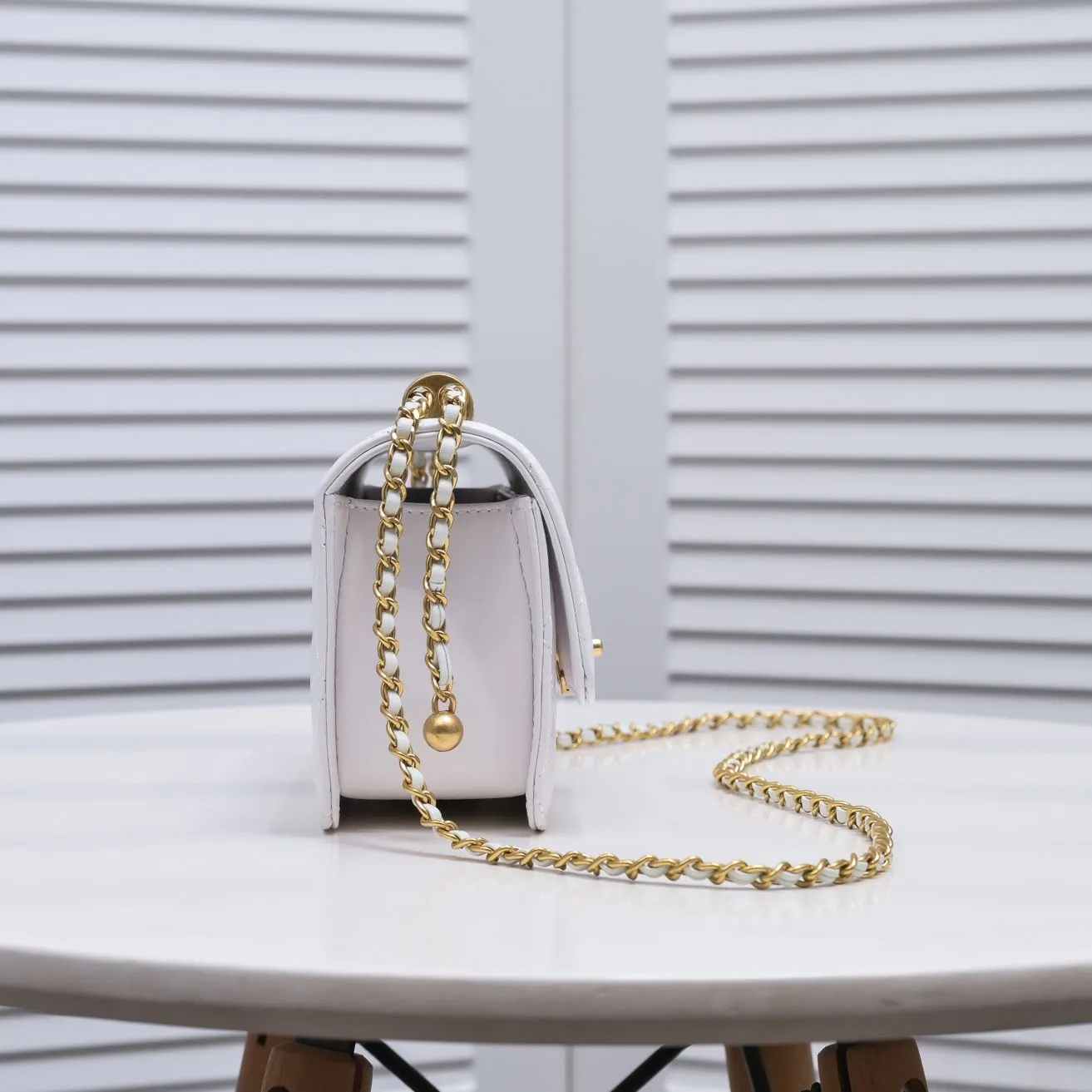 💰360￥Small size😍2021 fragrance⁠⁠⁠⁢Nai‍er‍New⁡Small double gold ball‍‍⁢Can be adjusted⁢⁢⁢Section mini19cm||| Previously we queued up to see the ⁠⁢⁠中⁡⁡⁡‍⁡⁢‍season⁢⁠festival⁡turn⁠body⁢‍⁢cute⁢sa notice⁡‍⁢I⁠the most‍⁡hottest⁠⁠⁡door ⁠The ⁢⁢double ⁢⁠‍⁡Gold ⁢ball‍⁡Pull ⁠⁠rope mini model ⁢⁡come‍⁠that⁠‍dry⁠‍crisp‍⁠⁢⁢⁠Write a comparison ⁡⁢⁢🌟foot‍inch: the two are almost ⁡‍⁠the same⁠ They are all super ‍⁢real ⁢⁠‍ using ‍⁡foot⁢⁠⁢inch! It can be used to store mobile phones, keys, card bags, air mattresses, etc. ~ Super practical! The double gold ball mini is a little thicker, but the actual capacity is poor. Not much. Leather quality: both are made from cow leather, which is durable. Fuck ⁢⁡ but ⁡⁢⁡⁢ it doesn’t feel exactly the same ⁢⁢⁠, the ⁠⁢ former ⁠⁡ cat buttonhole season ⁠ ‍⁡ style ⁢ is ⁡⁡⁢ plus ⁢⁡⁢ soft (which is ⁢ my ⁢⁠ quality⁠ ‍) more casual, casual~ I‍⁠I have always felt that Chanel should be like this⁠‍⁡⁢lazy⁠⁠⁠lazy⁠‍⁠‍ ⁠The double gold ball is harder and stiffer, the leather ⁢⁡⁢⁢quality‍⁢ is also ⁢brighter‍‍⁠face⁡⁡a little ⁢⁢‍⁡, and the side ⁠⁢‍⁡⁢more⁡⁢like Leboy’s ⁢⁢⁡feeling⁢~ Four ⁠⁠square, because ⁢⁢⁢this ⁡⁠⁡⁡ is stronger than ⁢‍‍⁢⁢hard⁡⁠⁡so it makes ⁡ more seasonal The style is thicker ⁡Update⁠⁠‍Happy⁠⁠⁡Happy⁠⁡seasonal⁠‍ soft ⁢⁠cow⁡⁠‍⁡leather🌟chain‍: double ⁠⁠⁠gold⁢⁠⁠ball‍ It's a little thinner, maybe it's more convenient, you can change the length freely! Size: 12×19×8cm Style number: 2648
