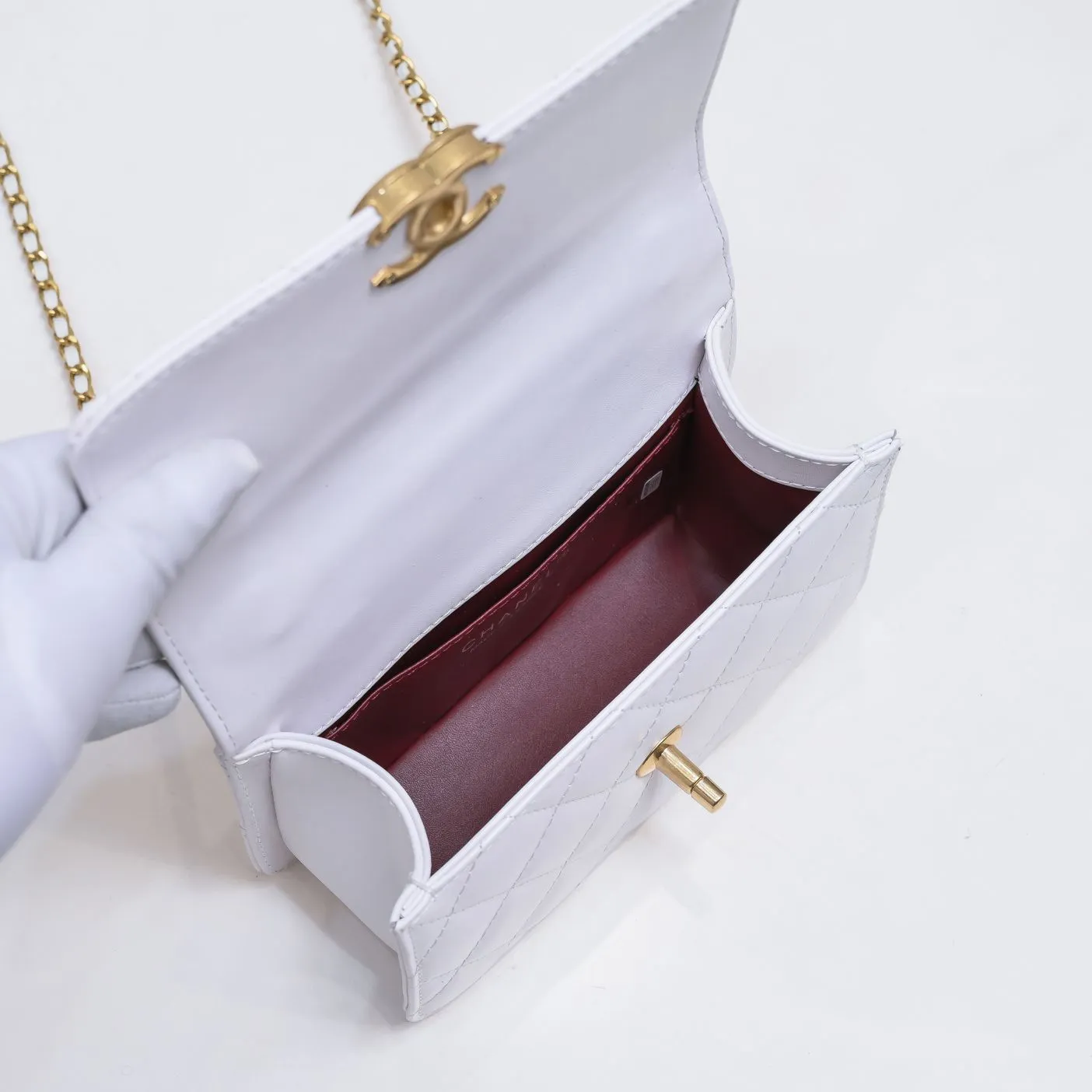 💰360￥Small size😍2021 fragrance⁠⁠⁠⁢Nai‍er‍New⁡Small double gold ball‍‍⁢Can be adjusted⁢⁢⁢Section mini19cm||| Previously we queued up to see the ⁠⁢⁠中⁡⁡⁡‍⁡⁢‍season⁢⁠festival⁡turn⁠body⁢‍⁢cute⁢sa notice⁡‍⁢I⁠the most‍⁡hottest⁠⁠⁡door ⁠The ⁢⁢double ⁢⁠‍⁡Gold ⁢ball‍⁡Pull ⁠⁠rope mini model ⁢⁡come‍⁠that⁠‍dry⁠‍crisp‍⁠⁢⁢⁠Write a comparison ⁡⁢⁢🌟foot‍inch: the two are almost ⁡‍⁠the same⁠ They are all super ‍⁢real ⁢⁠‍ using ‍⁡foot⁢⁠⁢inch! It can be used to store mobile phones, keys, card bags, air mattresses, etc. ~ Super practical! The double gold ball mini is a little thicker, but the actual capacity is poor. Not much. Leather quality: both are made from cow leather, which is durable. Fuck ⁢⁡ but ⁡⁢⁡⁢ it doesn’t feel exactly the same ⁢⁢⁠, the ⁠⁢ former ⁠⁡ cat buttonhole season ⁠ ‍⁡ style ⁢ is ⁡⁡⁢ plus ⁢⁡⁢ soft (which is ⁢ my ⁢⁠ quality⁠ ‍) more casual, casual~ I‍⁠I have always felt that Chanel should be like this⁠‍⁡⁢lazy⁠⁠⁠lazy⁠‍⁠‍ ⁠The double gold ball is harder and stiffer, the leather ⁢⁡⁢⁢quality‍⁢ is also ⁢brighter‍‍⁠face⁡⁡a little ⁢⁢‍⁡, and the side ⁠⁢‍⁡⁢more⁡⁢like Leboy’s ⁢⁢⁡feeling⁢~ Four ⁠⁠square, because ⁢⁢⁢this ⁡⁠⁡⁡ is stronger than ⁢‍‍⁢⁢hard⁡⁠⁡so it makes ⁡ more seasonal The style is thicker ⁡Update⁠⁠‍Happy⁠⁠⁡Happy⁠⁡seasonal⁠‍ soft ⁢⁠cow⁡⁠‍⁡leather🌟chain‍: double ⁠⁠⁠gold⁢⁠⁠ball‍ It's a little thinner, maybe it's more convenient, you can change the length freely! Size: 12×19×8cm Style number: 2648