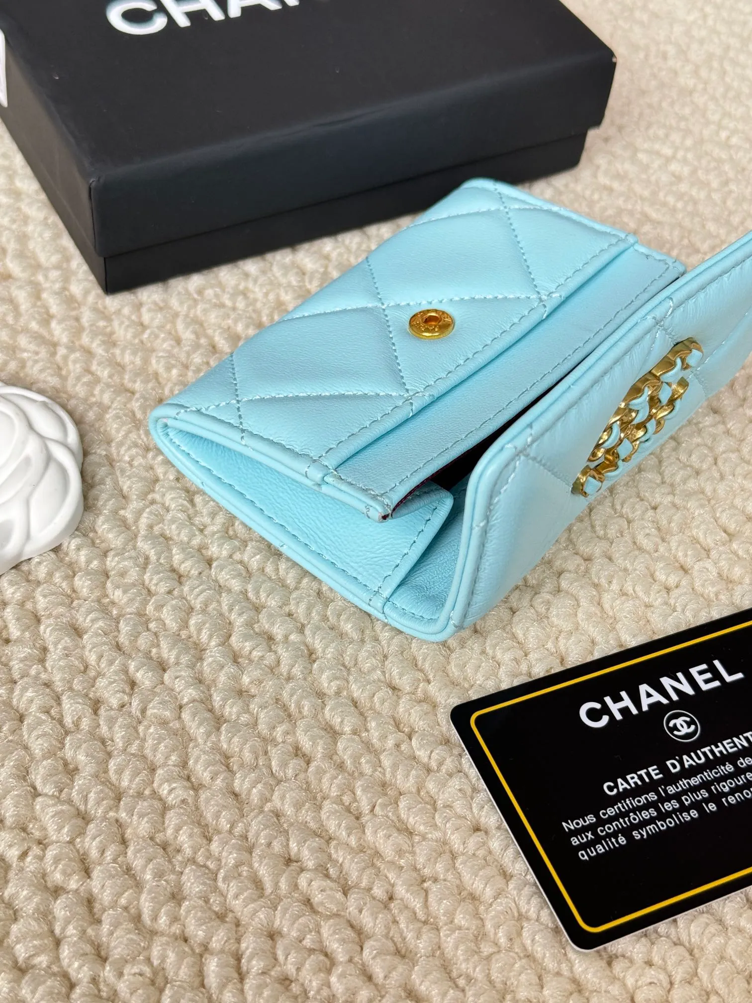 💰130 model number AP3610 CHANEL new flap coin purse. This year’s latest logo is paired with rhombus, lambskin and retro hardware... This card holder has a large capacity. It can hold about 1,000 yuan at a 20% discount of 100 yuan, and it can also hold 2.3 cards, which is very practical! Size 11*8.5*3cm