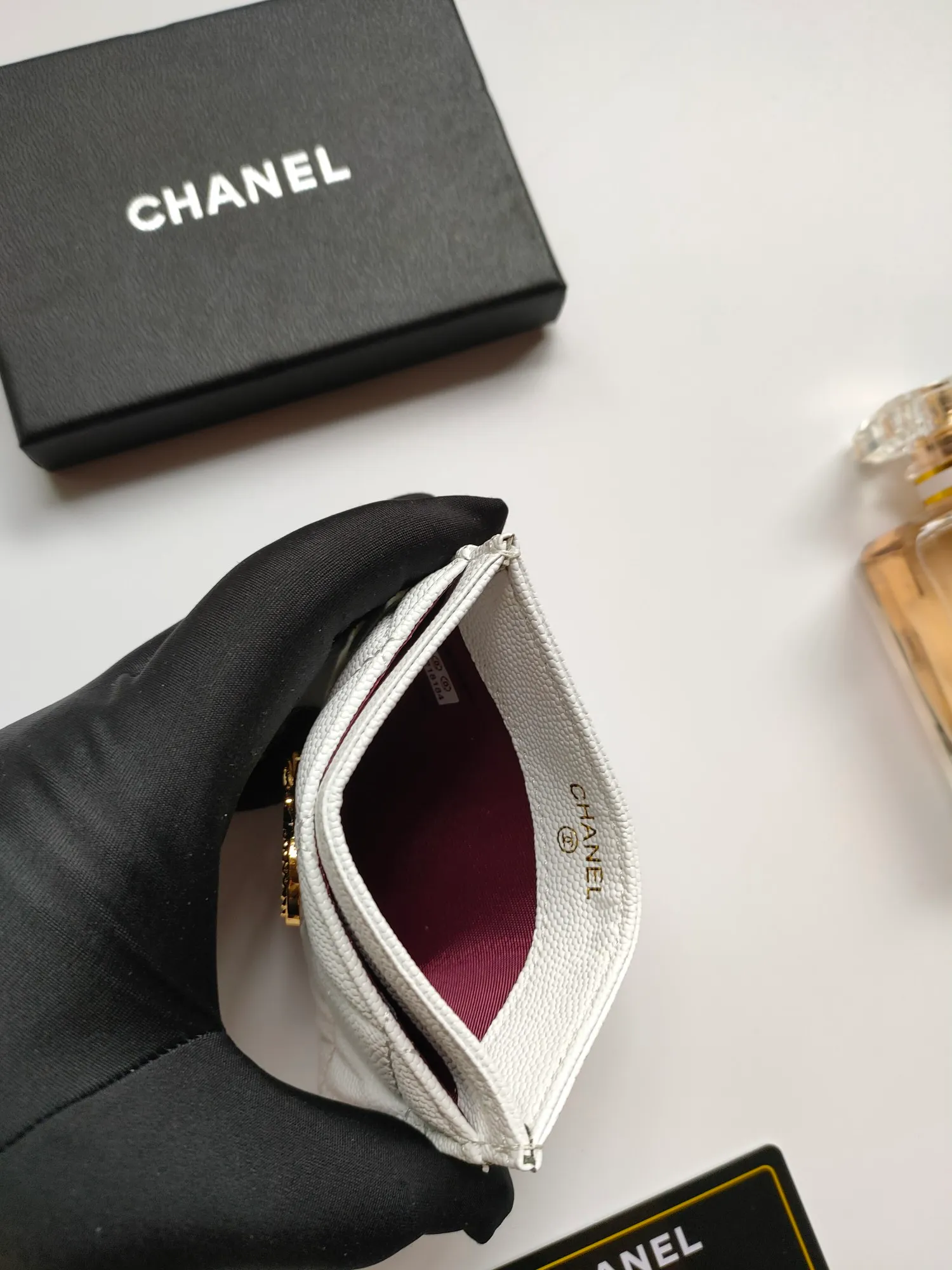 💰90💰Model 3188 CHANEL 22k embossed lgo large double C hardware, official website latest in 2023🆕card holder, caviar medium ball grain cowhide, anti-scratch, super glossy, 3 card slots each put a card, you can also put a card + a few coins in the middle