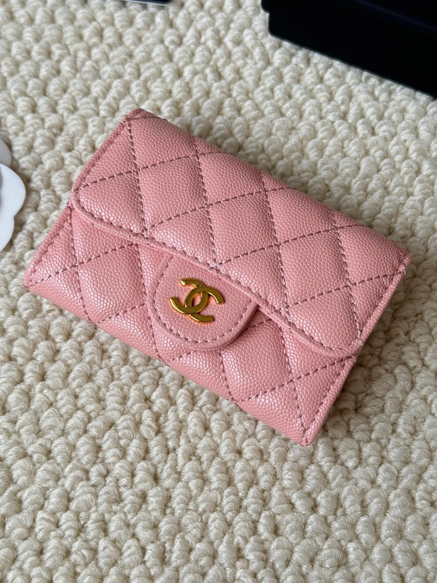 💰120 Style number: AP458chanel The most classic card holder, coin purse, Chanel classic flap card holder. Caviar cowhide, card holder and coin purse in one, with slip pocket on the back. Style number: AP458 Dimensions: 7.5 × 11.3 × 2.1 cm