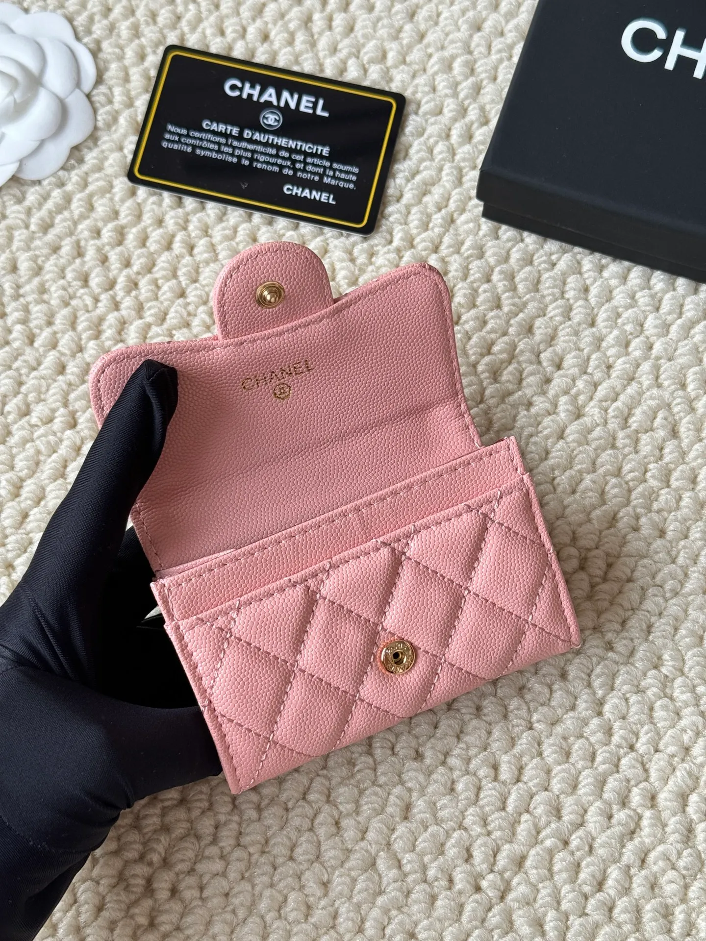 💰120 Style number: AP458chanel The most classic card holder, coin purse, Chanel classic flap card holder. Caviar cowhide, card holder and coin purse in one, with slip pocket on the back. Style number: AP458 Dimensions: 7.5 × 11.3 × 2.1 cm