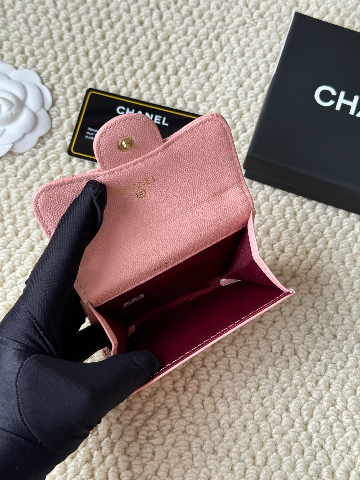 💰120 Style number: AP458chanel The most classic card holder, coin purse, Chanel classic flap card holder. Caviar cowhide, card holder and coin purse in one, with slip pocket on the back. Style number: AP458 Dimensions: 7.5 × 11.3 × 2.1 cm