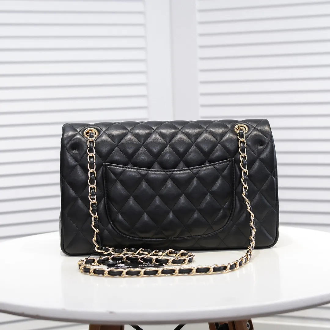 💰480￥[Color] Chanel [Color] Century Classic, carefully crafted with exquisite workmanship of every stitch and thread, imported sheepskin with original hardware, full diamond pattern 💯The shape of the whole bag is particularly perfect in softness 👍👍😔😔Classic and irresistible, size: 30X18X8cm, style number: 1113