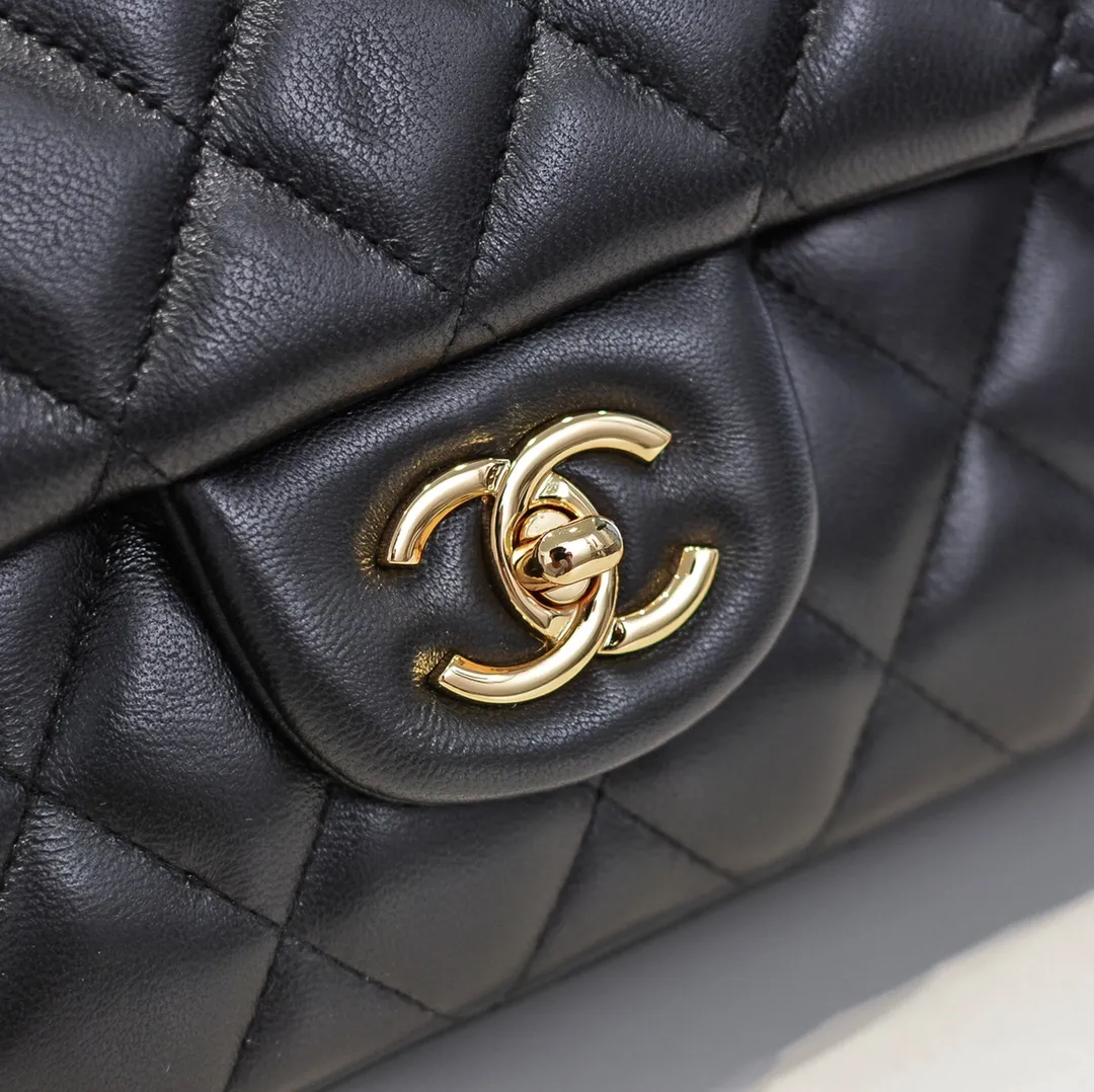 💰480￥[Color] Chanel [Color] Century Classic, carefully crafted with exquisite workmanship of every stitch and thread, imported sheepskin with original hardware, full diamond pattern 💯The shape of the whole bag is particularly perfect in softness 👍👍😔😔Classic and irresistible, size: 30X18X8cm, style number: 1113