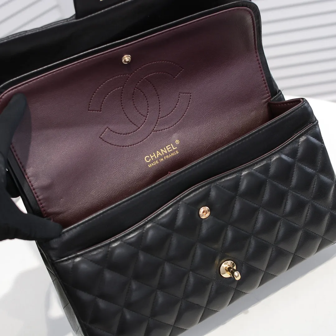 💰480￥[Color] Chanel [Color] Century Classic, carefully crafted with exquisite workmanship of every stitch and thread, imported sheepskin with original hardware, full diamond pattern 💯The shape of the whole bag is particularly perfect in softness 👍👍😔😔Classic and irresistible, size: 30X18X8cm, style number: 1113