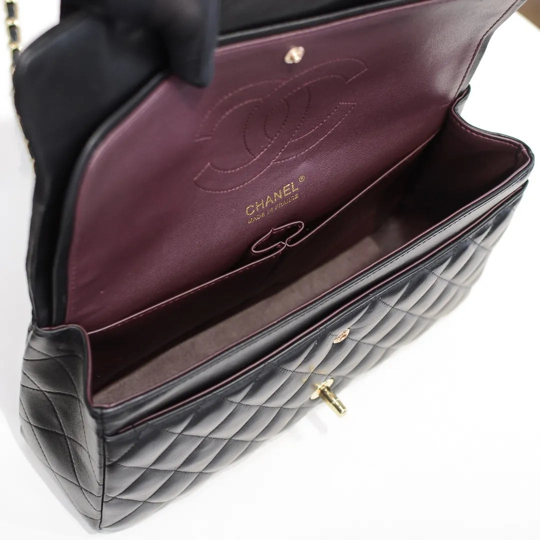 💰480￥[Color] Chanel [Color] Century Classic, carefully crafted with exquisite workmanship of every stitch and thread, imported sheepskin with original hardware, full diamond pattern 💯The shape of the whole bag is particularly perfect in softness 👍👍😔😔Classic and irresistible, size: 30X18X8cm, style number: 1113