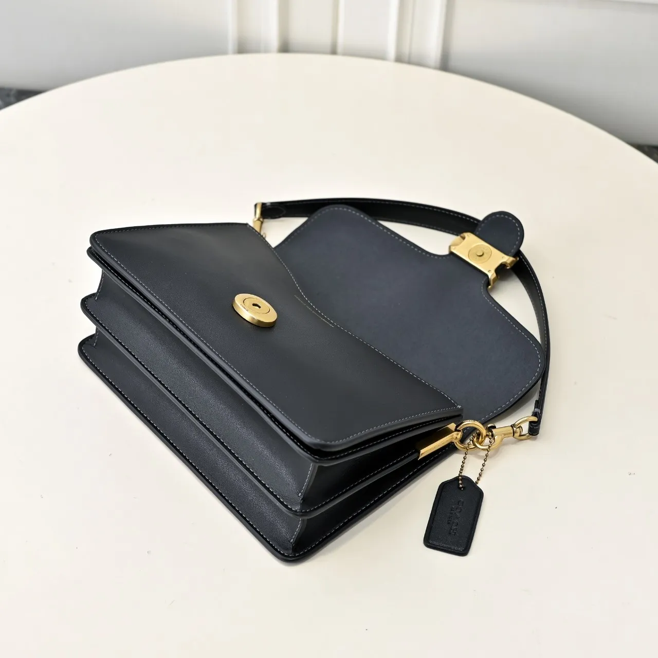 Style number: CAF52 Size: 26*17*9cm