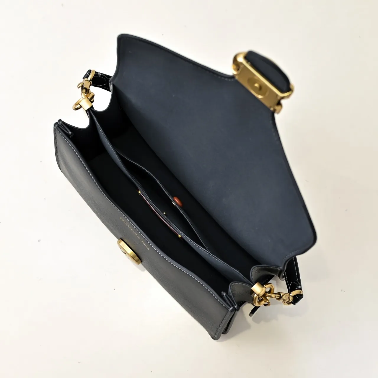 Style number: CAF52 Size: 26*17*9cm