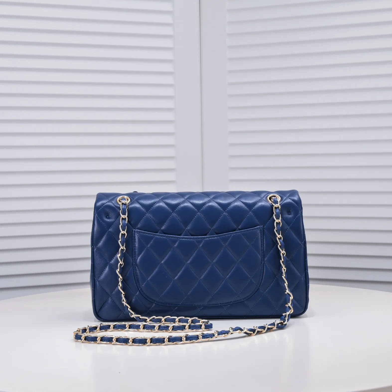 💰460￥Dark blue [color] Chanel [color] century classic, carefully crafted with exquisite workmanship of every stitch and thread, imported sheepskin with original hardware, full rhombus 💯The shape of the whole bag is particularly perfect in softness 👍👍😔😔Classic and irresistible, size: 30X18X8cm, style number: 1113