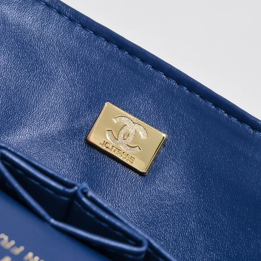 💰460￥Dark blue [color] Chanel [color] century classic, carefully crafted with exquisite workmanship of every stitch and thread, imported sheepskin with original hardware, full rhombus 💯The shape of the whole bag is particularly perfect in softness 👍👍😔😔Classic and irresistible, size: 30X18X8cm, style number: 1113