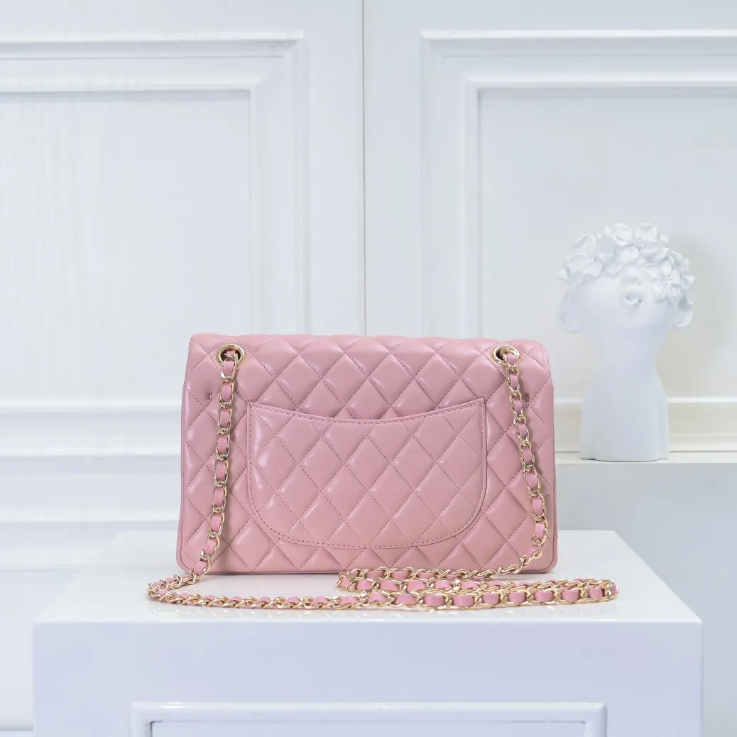 💰420￥Chanel🔥Exclusive quality real shot shipment✈️Official website updated simultaneously👑Chanel sheep pattern classic style with original hardware, summer style is coming💋CHANEL ‼ ️Crossbody bag, sheepskin with red lining🌸‼ ️ 🙈Fashion new favorite🙈 Size: 25.5*16*6.5. Style number: 1112 sheepskin
