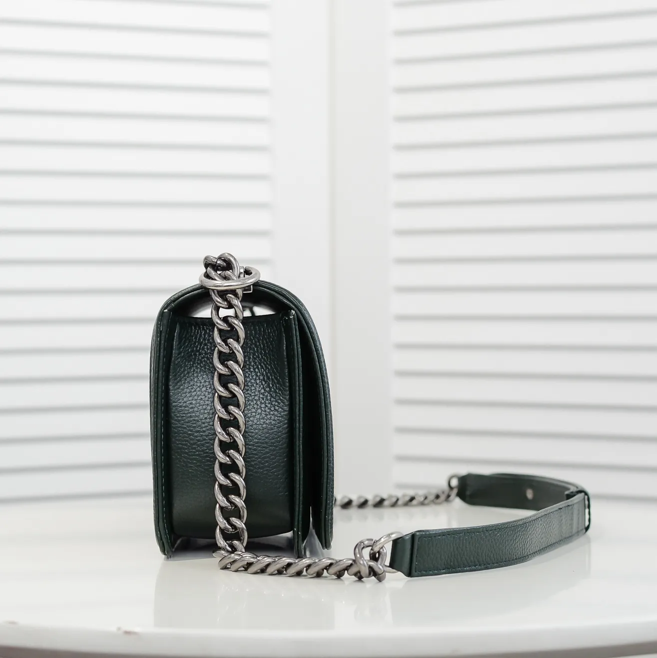 💰460￥ "Full leather inside and out with original hardware" Chanel👑 Using imported first-layer cowhide with lychee pattern [color] [lightning] thickened electroplated hardware accessories🌈The workmanship is comparable to the original order💪The bottom can be pinched and rebounded without trace, absolutely spot-on and real-life, fashionable and durable💪💪High-end quality, no pressure in and out of the drill cabinet💏, size 25*15*8cm Style number: 67086
