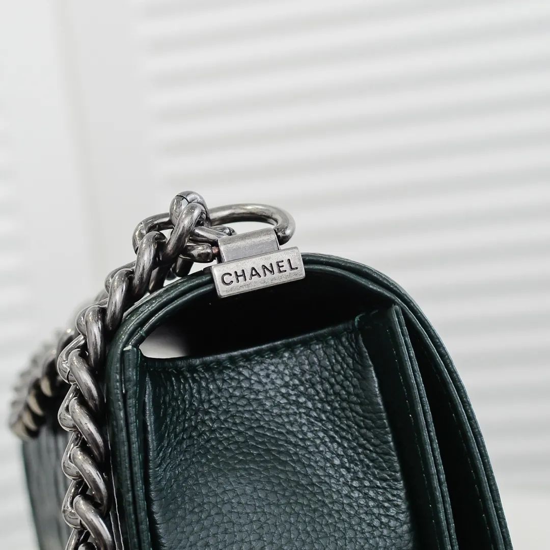 💰460￥ "Full leather inside and out with original hardware" Chanel👑 Using imported first-layer cowhide with lychee pattern [color] [lightning] thickened electroplated hardware accessories🌈The workmanship is comparable to the original order💪The bottom can be pinched and rebounded without trace, absolutely spot-on and real-life, fashionable and durable💪💪High-end quality, no pressure in and out of the drill cabinet💏, size 25*15*8cm Style number: 67086