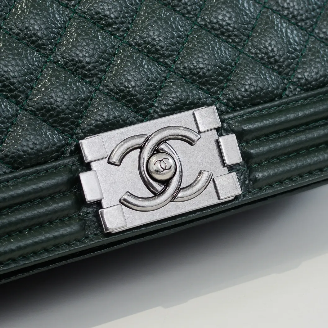 💰460￥ "Full leather inside and out with original hardware" Chanel👑 Using imported first-layer cowhide with lychee pattern [color] [lightning] thickened electroplated hardware accessories🌈The workmanship is comparable to the original order💪The bottom can be pinched and rebounded without trace, absolutely spot-on and real-life, fashionable and durable💪💪High-end quality, no pressure in and out of the drill cabinet💏, size 25*15*8cm Style number: 67086
