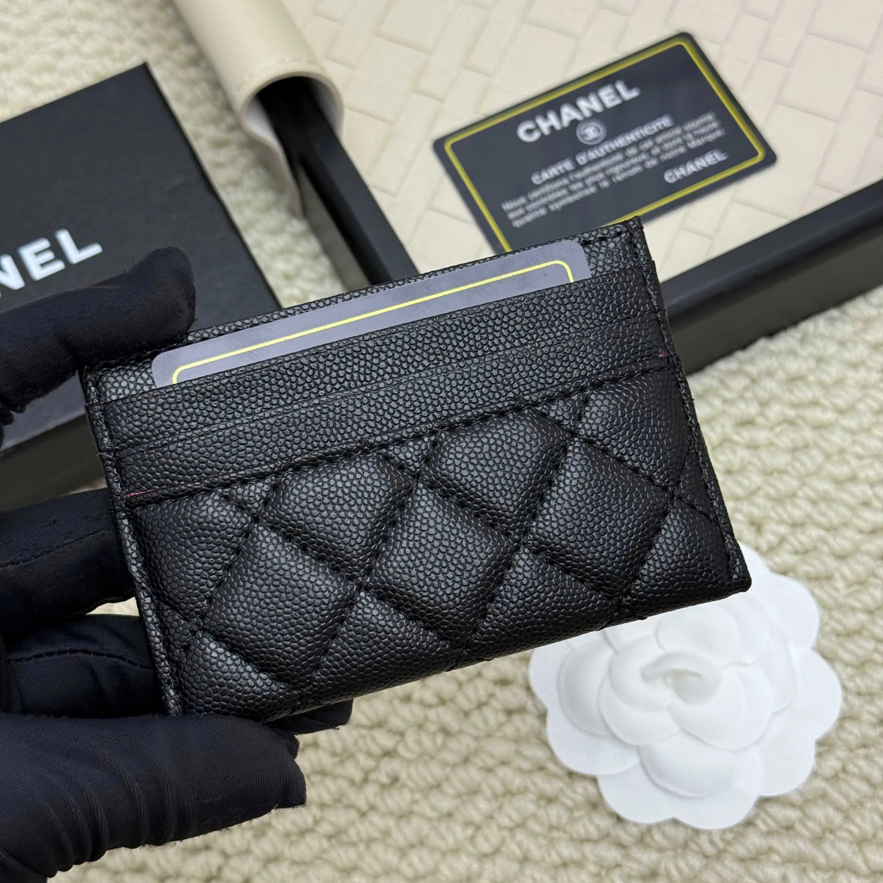 💰110 Chanel's new model, model: AP7776 31 card holder, sheepskin ball pattern. This new 31 card holder comes in several cute pink colors and can hold 6 or 7 cards no problem❣️ Size: 8*11
