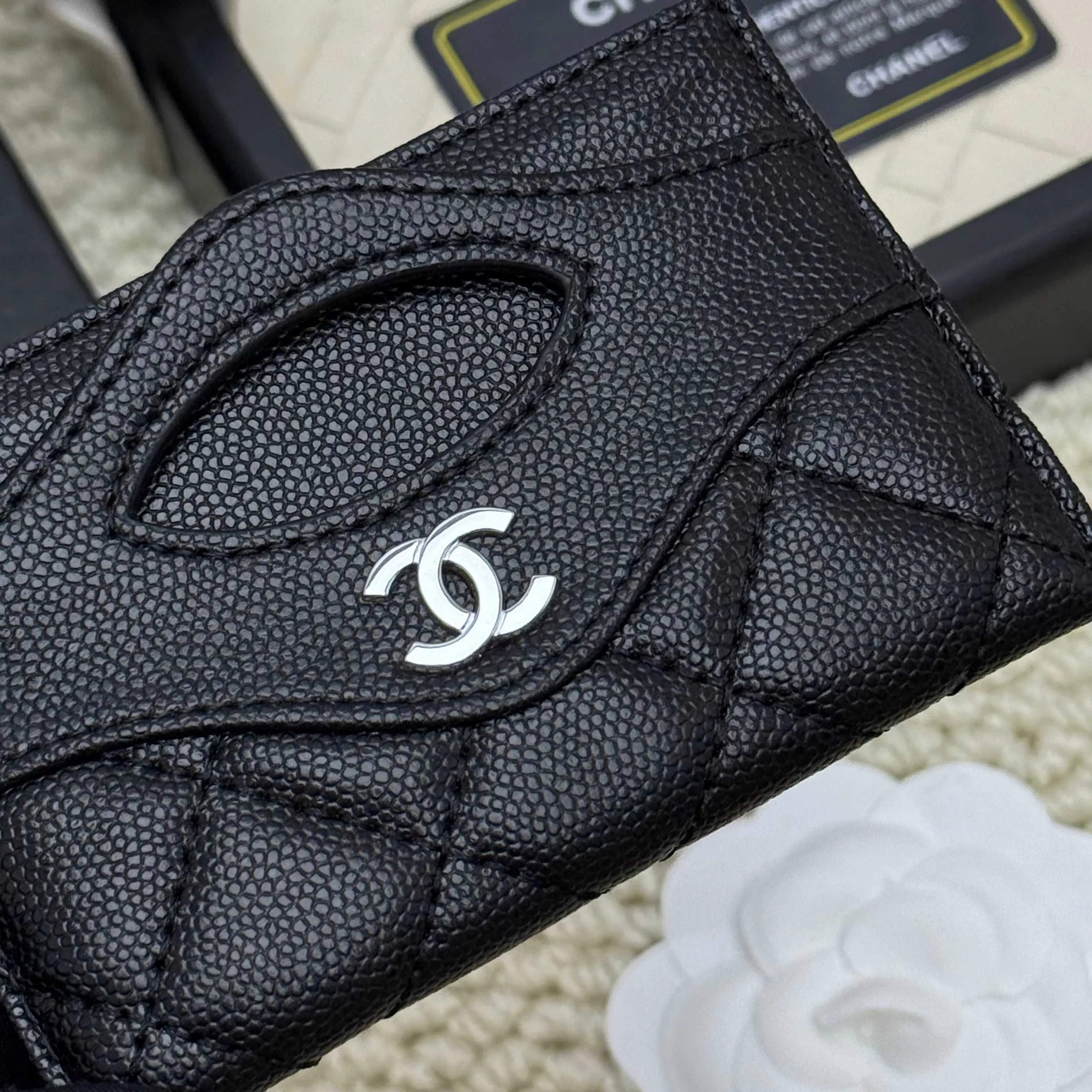 💰110 Chanel's new model, model: AP7776 31 card holder, sheepskin ball pattern. This new 31 card holder comes in several cute pink colors and can hold 6 or 7 cards no problem❣️ Size: 8*11