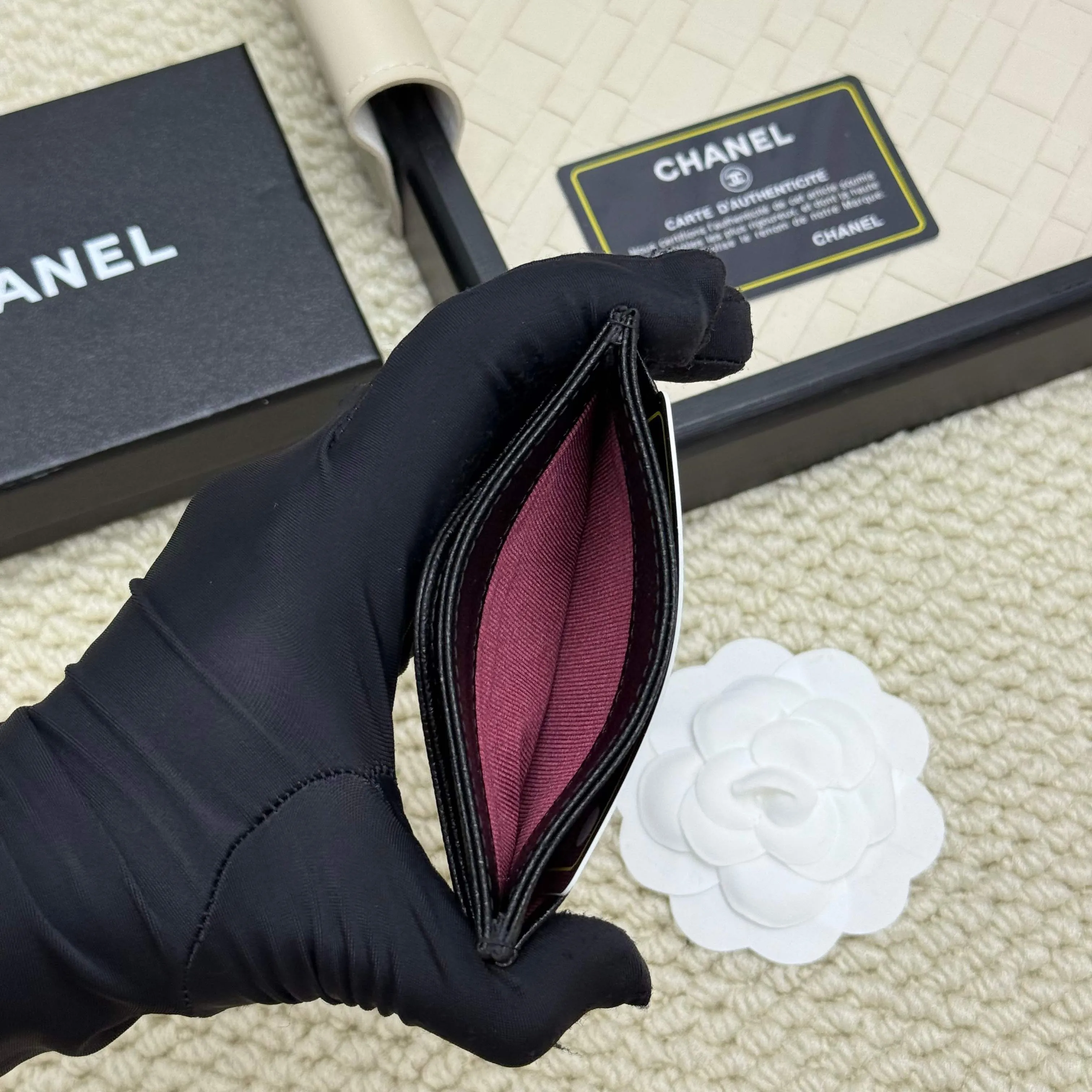 💰110 Chanel's new model, model: AP7776 31 card holder, sheepskin ball pattern. This new 31 card holder comes in several cute pink colors and can hold 6 or 7 cards no problem❣️ Size: 8*11