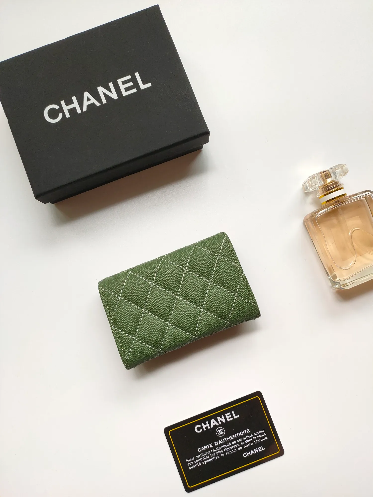 💰140💰 Model AP6118 CHANEL 22k embossed hardware, new double C large lgo with exquisite replica flavor, very beautiful, official website 2023 latest 🆕Card holder Caviar medium ball grain cowhide is scratch-resistant, super glossy, no problem to put about 10 cards, one card can be placed in the cover card slot, and cards + coins can also be placed in the middle It is troublesome to carry a bag that is too big in summer, so it is suitable to put it in a mini bag, which is also convenient to carry in your pocket😍
