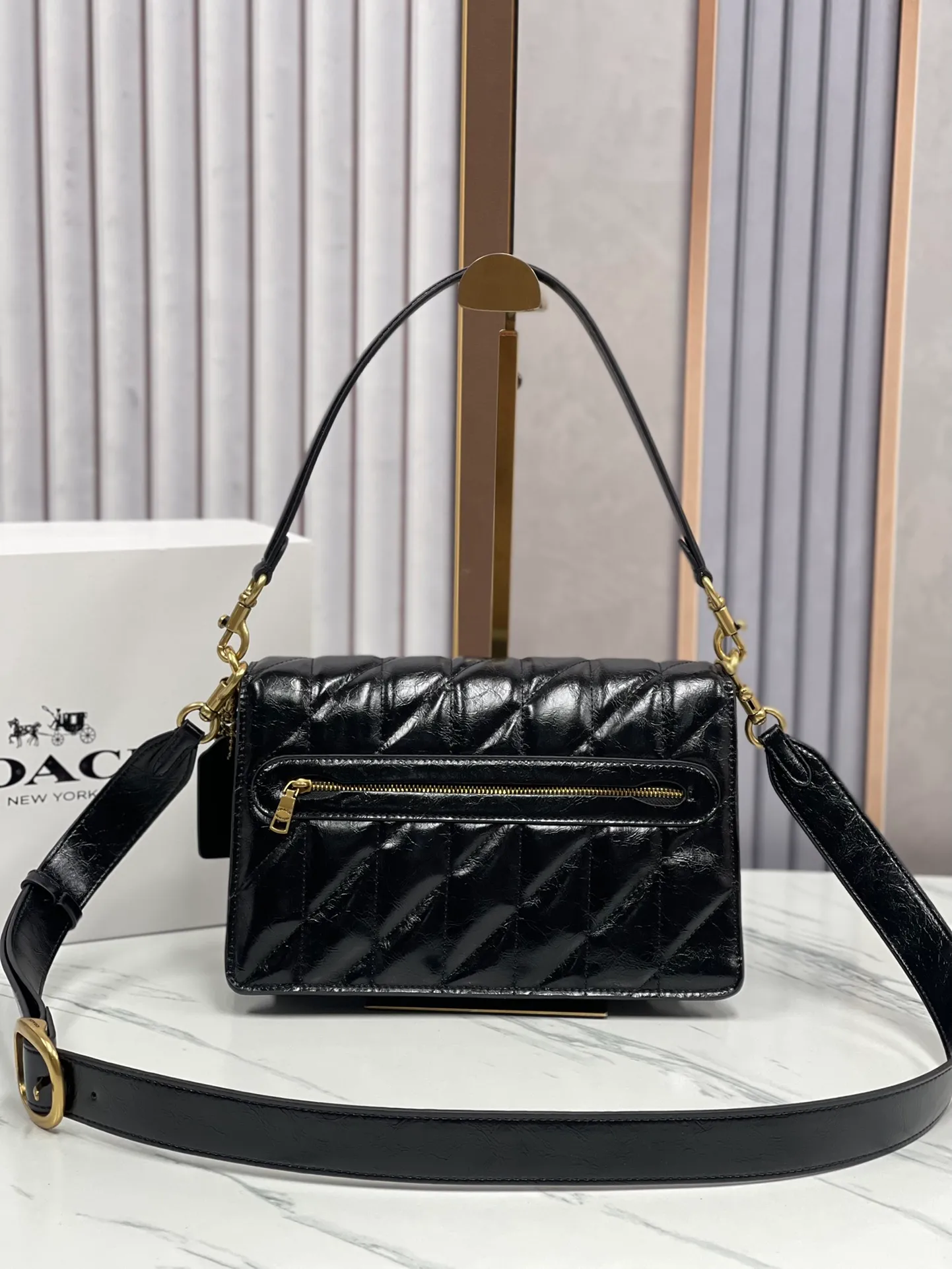 P520💰New product in December chaintabby model CAF55 waxed cowhide, added internal compartment, cover is soft and casual, multi-layered super packaging, super practical, three shoulder straps and chains can create a variety of styles, size 26:16.5*8.5
