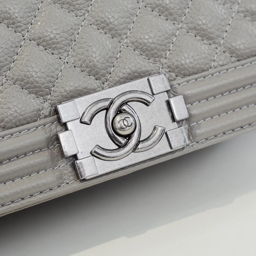 💰460￥ "Full leather inside and out with original hardware" Chanel👑 Using imported first-layer cowhide with lychee pattern [color] [lightning] thickened electroplated hardware accessories🌈The workmanship is comparable to the original order💪The bottom can be pinched and rebounded without trace, absolutely spot-on and real-life, fashionable and durable💪💪High-end quality, no pressure in and out of the drill cabinet💏, size 25*15*8cm Style number: 67086