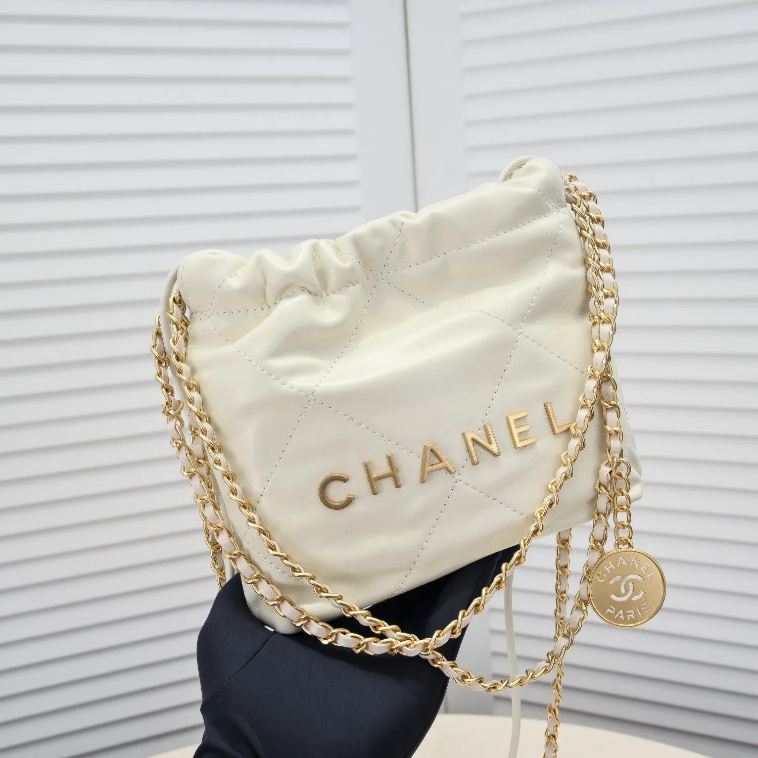 💰380￥106🥰Chanel’s mini22 is a hit. Chanel’s bag accessories will always be planted from the just-concluded 2023 spring and summer series, especially this season’s new Minisize22 bag. The classic black model♌️mini version. I love it. Style number: AS3980 Size: 19-20-6cm