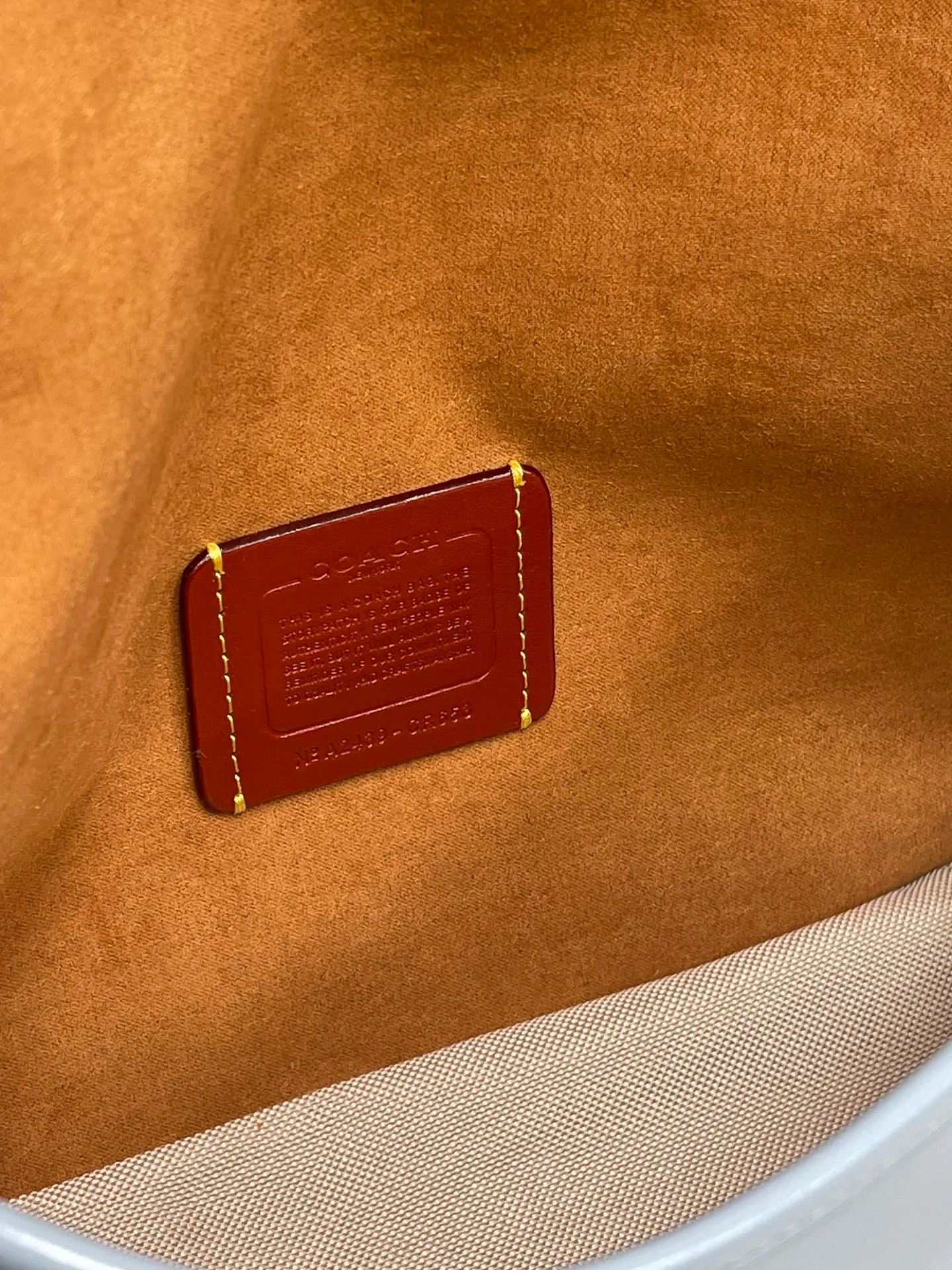 Top original order p480💰coach/Coach new model CR653 new product Soft Tabby So many are my favorite ~ retro style. Oil wax leather has always been the current popular style. This perfectly interprets the French retro romance. It has 2 shoulder straps, both of which can be freely detached. The short shoulder strap can be used as an armpit bag or a handbag. It is very suitable for any style. The built-in capacity is super enough! The key is this color matching, Juejuezi is a versatile classic. Size: 26*15*8.5 cm.