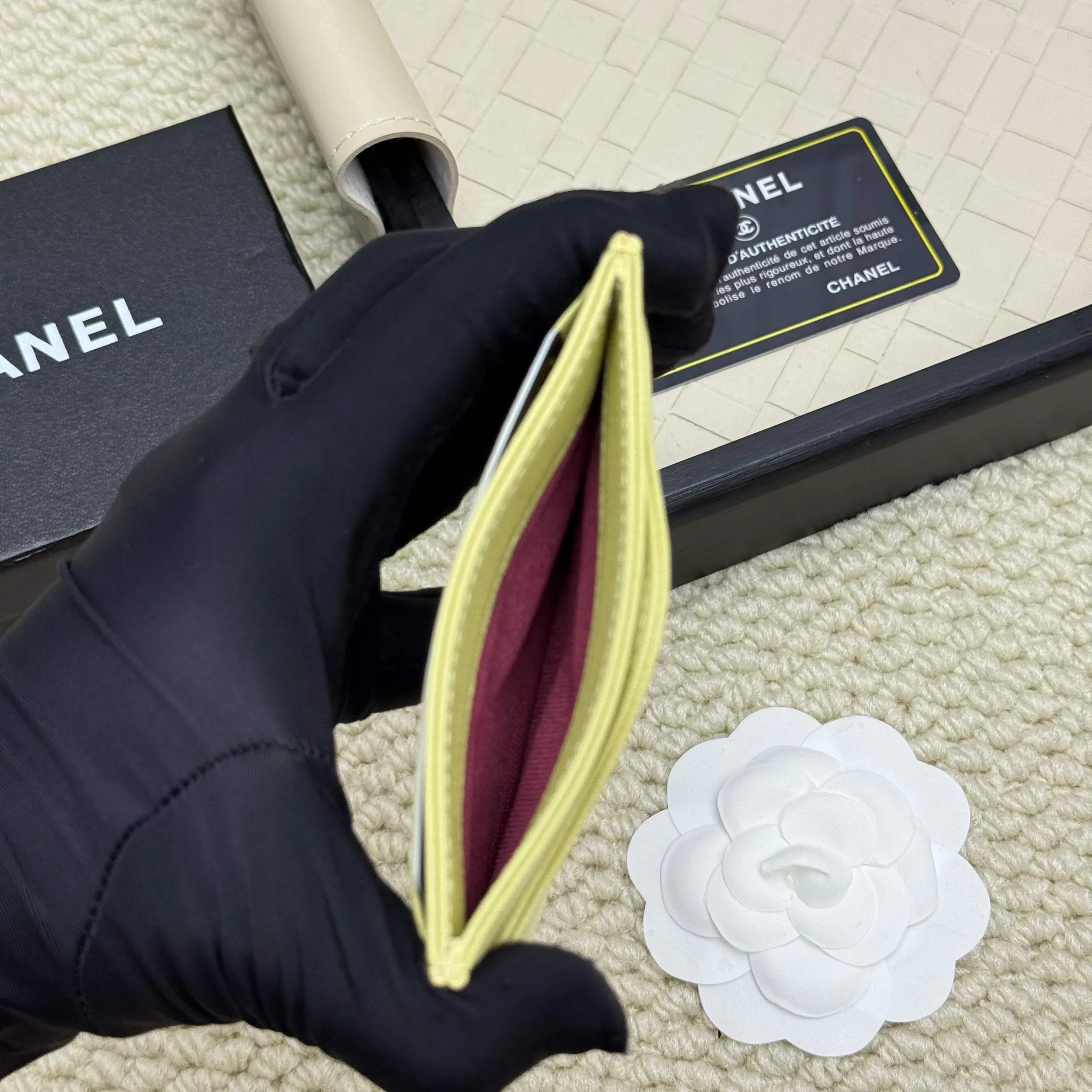 💰110 Chanel's new model, model: AP7776 31 card holder, sheepskin ball pattern. This new 31 card holder comes in several cute pink colors and can hold 6 or 7 cards no problem❣️ Size: 8*11