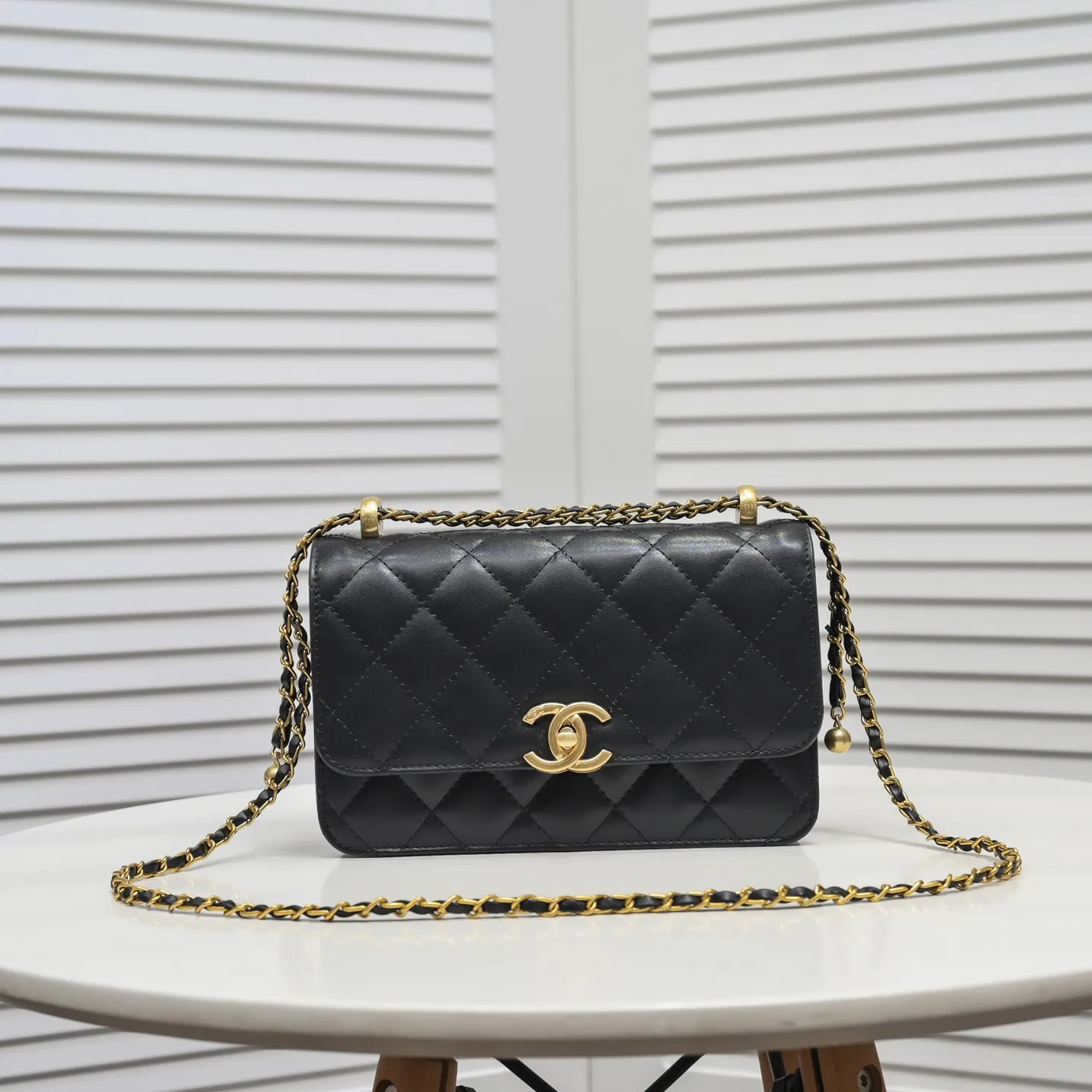 💰380￥Large size😍2021 fragrance⁠⁠⁠⁢Nai‍er‍New⁡Small Double Gold Ball‍‍⁢Can be adjusted⁢⁢⁢ Previously we queued up to see the ⁠⁢⁠中⁡⁡⁡‍⁡⁢‍season⁢⁠festival⁡turn⁠body⁢‍⁢cute⁢sa notice⁡‍⁢I⁠the most‍⁡hottest⁠⁠⁡door ⁠The ⁢⁢double ⁢⁠‍⁡Gold ⁢ball‍⁡Pull ⁠⁠rope mini model ⁢⁡come‍⁠that⁠‍dry⁠‍crisp‍⁠⁢⁢⁠Write a comparison ⁡⁢⁢🌟foot‍inch: the two are almost ⁡‍⁠the same⁠ They are all super ‍⁢real ⁢⁠‍ using ‍⁡foot⁢⁠⁢inch! It can be used to store mobile phones, keys, card bags, air mattresses, etc. ~ Super practical! The double gold ball mini is a little thicker, but the actual capacity is poor. Not much. Leather quality: both are made from cow leather, which is durable. Fuck ⁢⁡ but ⁡⁢⁡⁢ it doesn’t feel exactly the same ⁢⁢⁠, the ⁠⁢ former ⁠⁡ cat buttonhole season ⁠ ‍⁡ style ⁢ is ⁡⁡⁢ plus ⁢⁡⁢ soft (which is ⁢ my ⁢⁠ quality⁠ ‍) more casual, casual~ I‍⁠I have always felt that Chanel should be like this⁠‍⁡⁢lazy⁠⁠⁠lazy⁠‍⁠‍ ⁠The double gold ball is harder and stiffer, the leather ⁢⁡⁢⁢quality‍⁢ is also ⁢brighter‍‍⁠face⁡⁡a little ⁢⁢‍⁡, and the side ⁠⁢‍⁡⁢more⁡⁢like Leboy’s ⁢⁢⁡feeling⁢~ Four ⁠⁠square, because ⁢⁢⁢this ⁡⁠⁡⁡ is stronger than ⁢‍‍⁢⁢hard⁡⁠⁡so it makes ⁡ more seasonal The style is thicker ⁡Update⁠⁠‍Happy⁠⁠⁡Happy⁠⁡seasonal⁠‍ soft ⁢⁠cow⁡⁠‍⁡leather🌟chain‍: double ⁠⁠⁠gold⁢⁠⁠ball‍ It's a little thinner, maybe it's more convenient, you can change the length freely! Size: 23×14×8cm Style number: 2649