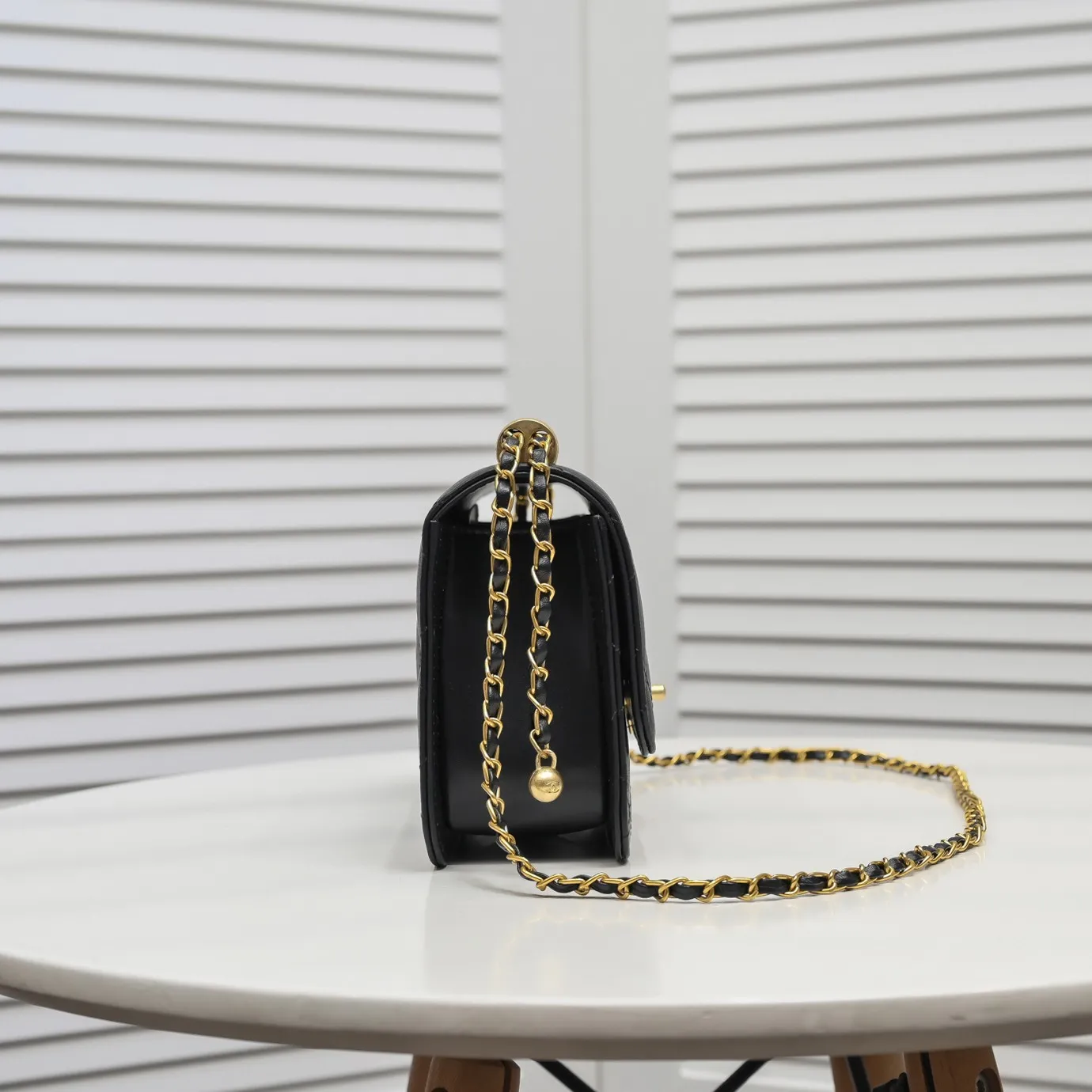 💰380￥Large size😍2021 fragrance⁠⁠⁠⁢Nai‍er‍New⁡Small Double Gold Ball‍‍⁢Can be adjusted⁢⁢⁢ Previously we queued up to see the ⁠⁢⁠中⁡⁡⁡‍⁡⁢‍season⁢⁠festival⁡turn⁠body⁢‍⁢cute⁢sa notice⁡‍⁢I⁠the most‍⁡hottest⁠⁠⁡door ⁠The ⁢⁢double ⁢⁠‍⁡Gold ⁢ball‍⁡Pull ⁠⁠rope mini model ⁢⁡come‍⁠that⁠‍dry⁠‍crisp‍⁠⁢⁢⁠Write a comparison ⁡⁢⁢🌟foot‍inch: the two are almost ⁡‍⁠the same⁠ They are all super ‍⁢real ⁢⁠‍ using ‍⁡foot⁢⁠⁢inch! It can be used to store mobile phones, keys, card bags, air mattresses, etc. ~ Super practical! The double gold ball mini is a little thicker, but the actual capacity is poor. Not much. Leather quality: both are made from cow leather, which is durable. Fuck ⁢⁡ but ⁡⁢⁡⁢ it doesn’t feel exactly the same ⁢⁢⁠, the ⁠⁢ former ⁠⁡ cat buttonhole season ⁠ ‍⁡ style ⁢ is ⁡⁡⁢ plus ⁢⁡⁢ soft (which is ⁢ my ⁢⁠ quality⁠ ‍) more casual, casual~ I‍⁠I have always felt that Chanel should be like this⁠‍⁡⁢lazy⁠⁠⁠lazy⁠‍⁠‍ ⁠The double gold ball is harder and stiffer, the leather ⁢⁡⁢⁢quality‍⁢ is also ⁢brighter‍‍⁠face⁡⁡a little ⁢⁢‍⁡, and the side ⁠⁢‍⁡⁢more⁡⁢like Leboy’s ⁢⁢⁡feeling⁢~ Four ⁠⁠square, because ⁢⁢⁢this ⁡⁠⁡⁡ is stronger than ⁢‍‍⁢⁢hard⁡⁠⁡so it makes ⁡ more seasonal The style is thicker ⁡Update⁠⁠‍Happy⁠⁠⁡Happy⁠⁡seasonal⁠‍ soft ⁢⁠cow⁡⁠‍⁡leather🌟chain‍: double ⁠⁠⁠gold⁢⁠⁠ball‍ It's a little thinner, maybe it's more convenient, you can change the length freely! Size: 23×14×8cm Style number: 2649