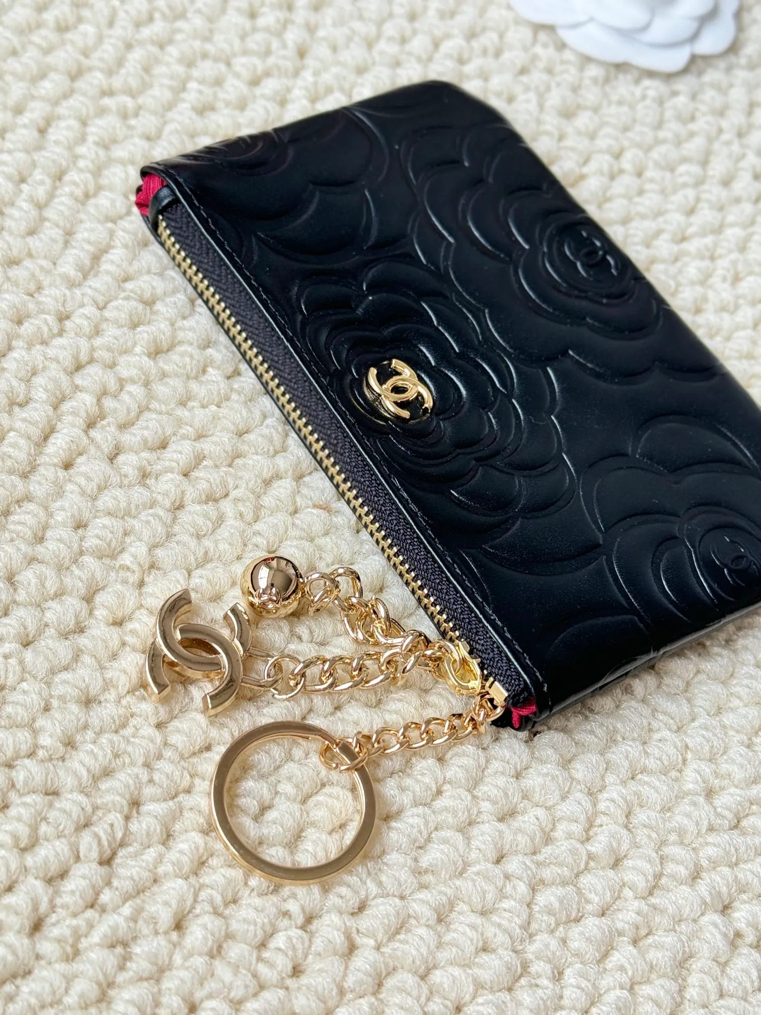 💰130 chanel camellia pendant coin purse💦 Style number: A50168 Classic small carry-on bag, one of the most practical bags in the era of mobile payment, cards, change, key and lipstick in one package, cute, practical and connotative, nice card holder, key bag, coin purse, lipstick bag Reference size: 9.5×15×0.5cm