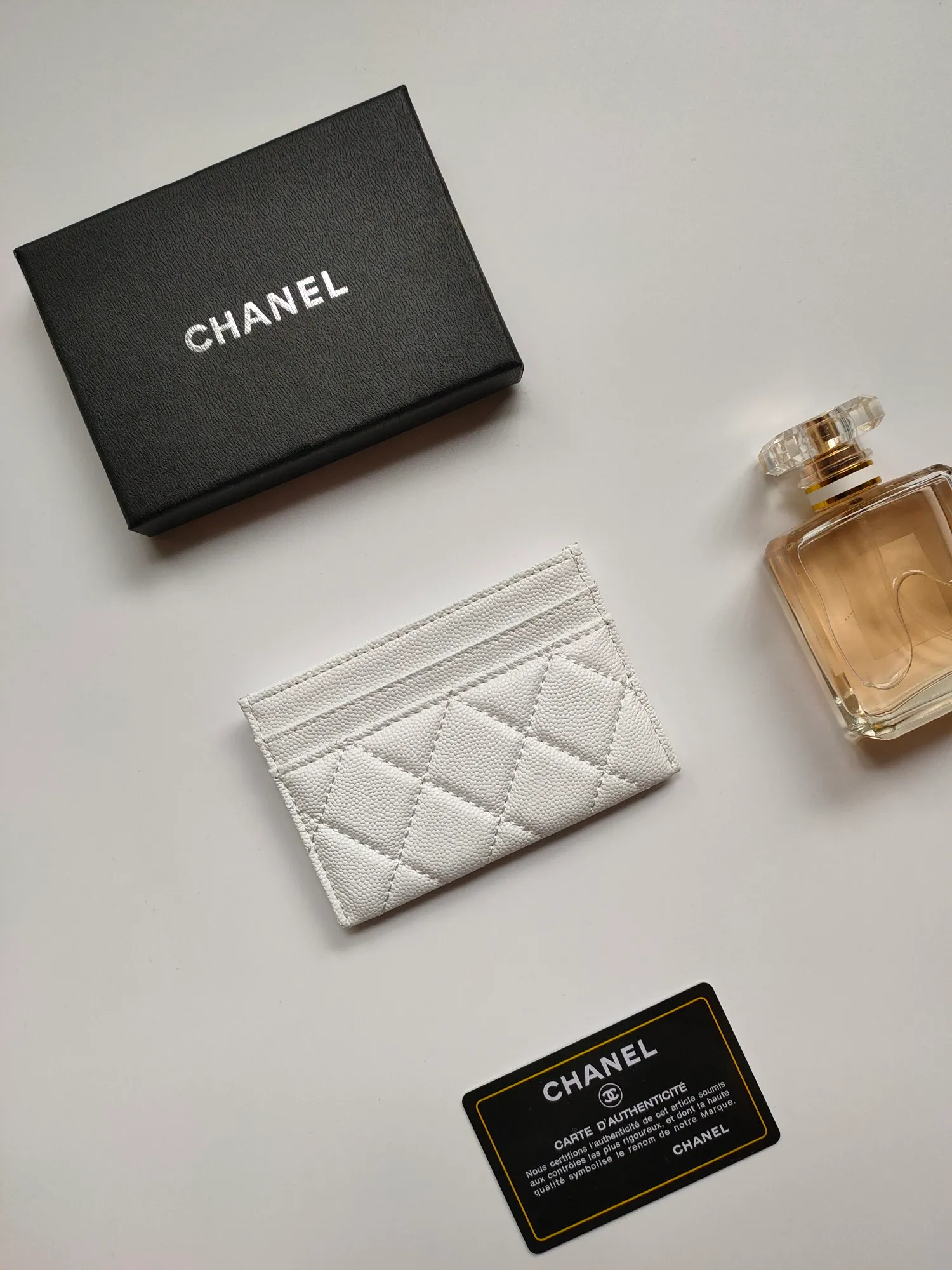 💰110💰Model 3188 CHANEL 22k embossed lgo large double C hardware, official website latest in 2023🆕card holder, caviar medium ball grain cowhide, anti-scratch, super glossy, 3 card slots each put a card, you can also put a card + a few coins in the middle