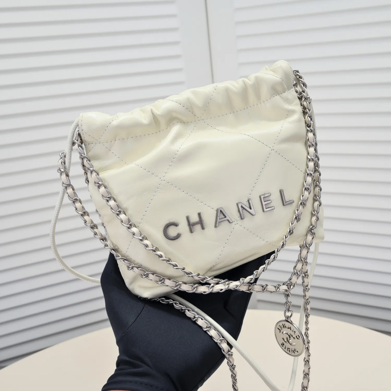 💰380￥106🥰Chanel’s mini22 is a hit. Chanel’s bag accessories will always be planted from the just-concluded 2023 spring and summer series, especially this season’s new Minisize22 bag. The classic black model♌️mini version. I love it. Style number: AS3980 Size: 19-20-6cm