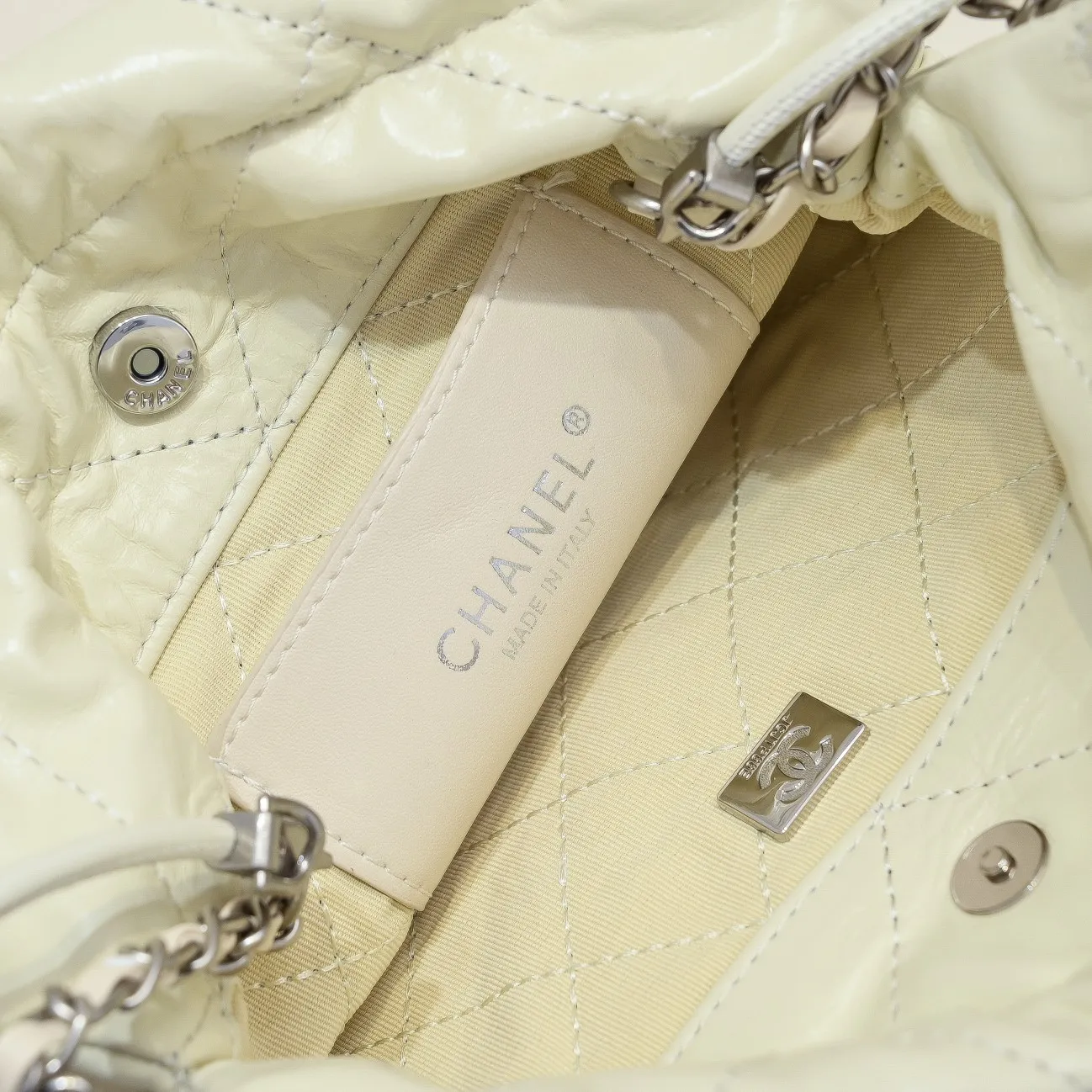💰380￥106🥰Chanel’s mini22 is a hit. Chanel’s bag accessories will always be planted from the just-concluded 2023 spring and summer series, especially this season’s new Minisize22 bag. The classic black model♌️mini version. I love it. Style number: AS3980 Size: 19-20-6cm