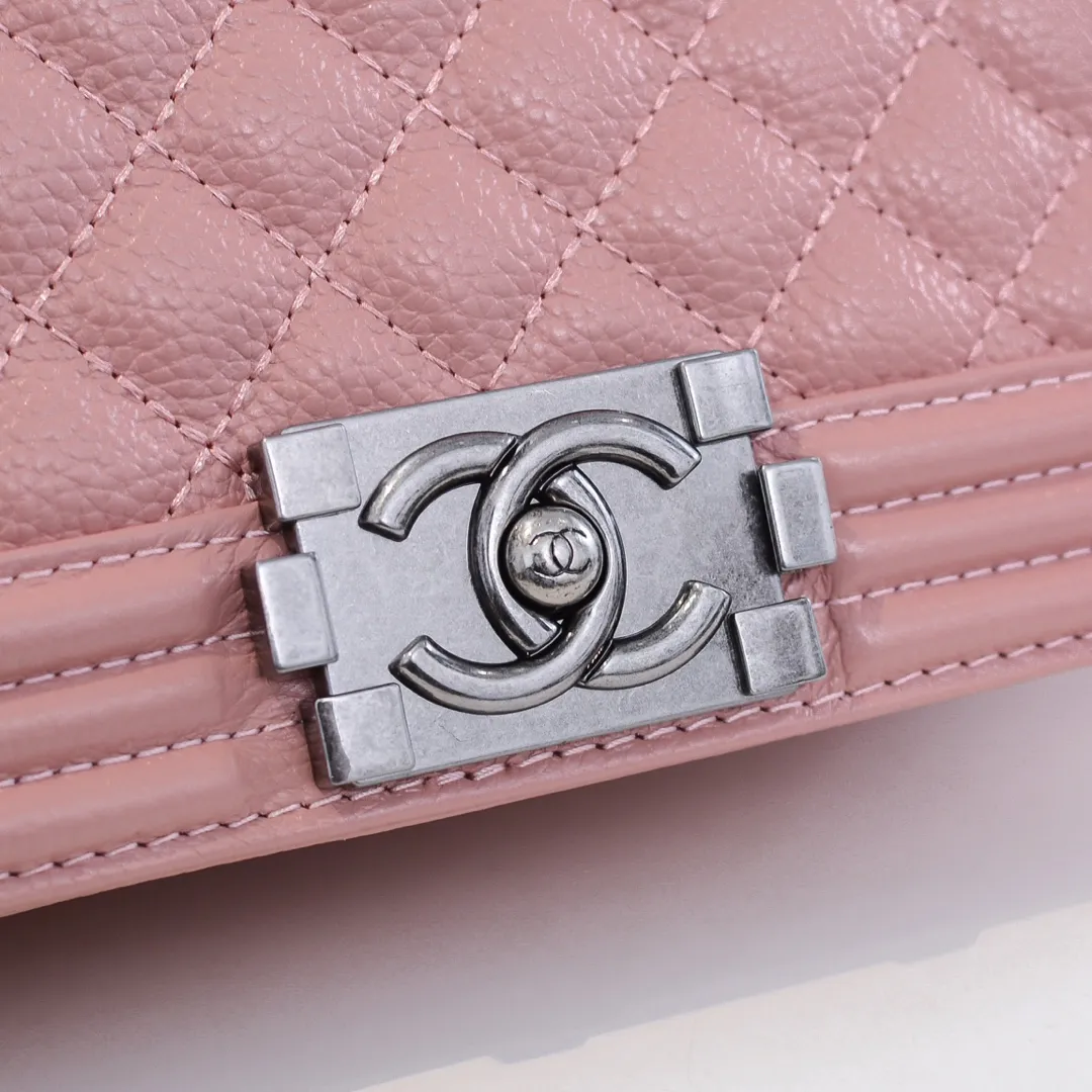 💰460￥ "Full leather inside and out with original hardware" Chanel👑 Using imported first-layer cowhide with lychee pattern [color] [lightning] thickened electroplated hardware accessories🌈The workmanship is comparable to the original order💪The bottom can be pinched and rebounded without trace, absolutely spot-on and real-life, fashionable and durable💪💪High-end quality, no pressure in and out of the drill cabinet💏, size 25*15*8cm Style number: 67086
